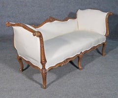 Geschnitztes französisches Louis XV-Sofa aus Nussbaumholz mit Canape-Sofa, um 1890
