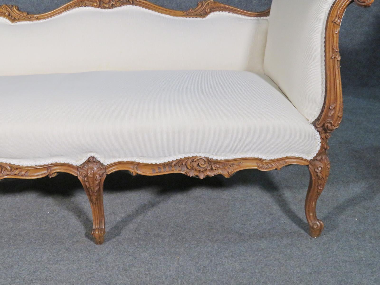 Carved French Louis XV Walnut Settee Canape Sofa, circa 1890s In Good Condition In Swedesboro, NJ