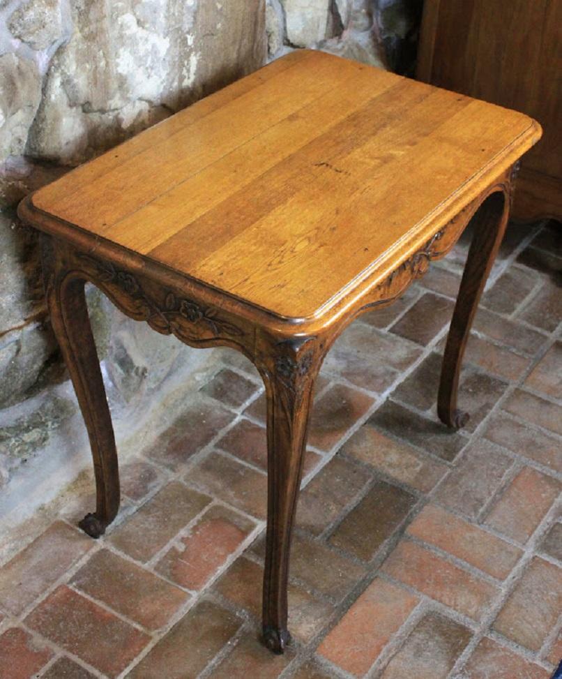 Carved French Oak Side Table In Excellent Condition In Woodbury, CT