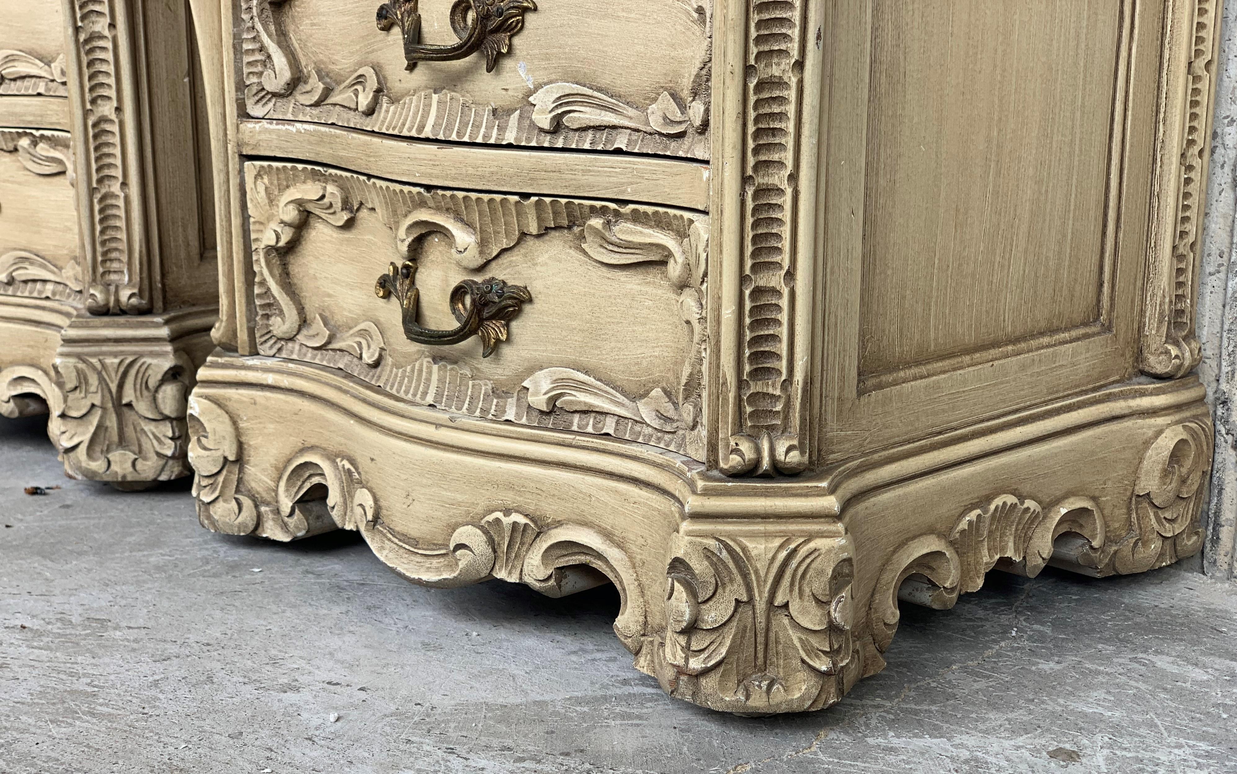 Carved French Rococo Style Pair of Nightstands with Open Shelve, circa 1930s For Sale 3