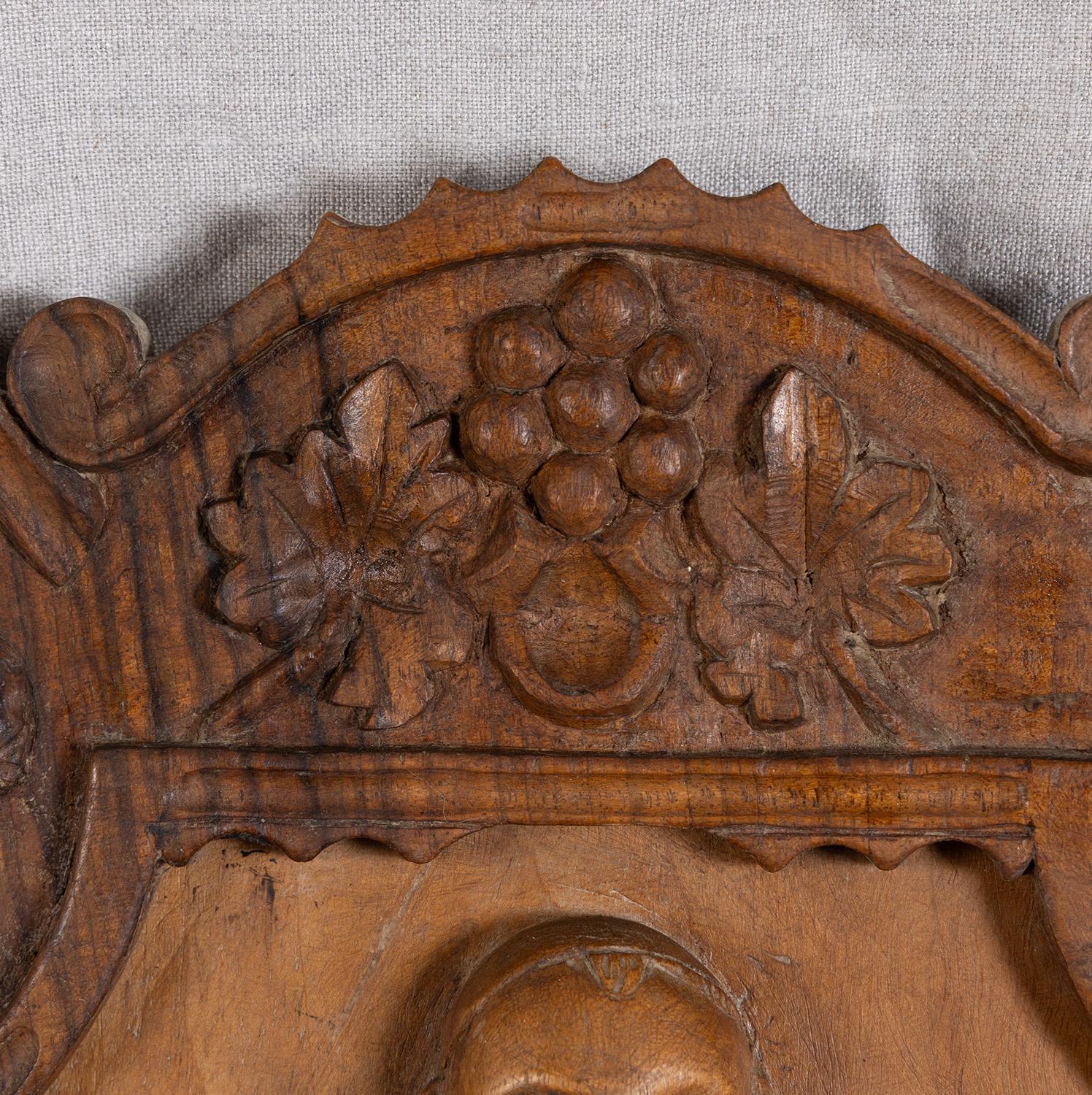 Geschnitzte Tafel aus französischem Nussbaumholz - Dramatiker Pierre Corneille (1606-1684), datiert 1887 im Angebot 1