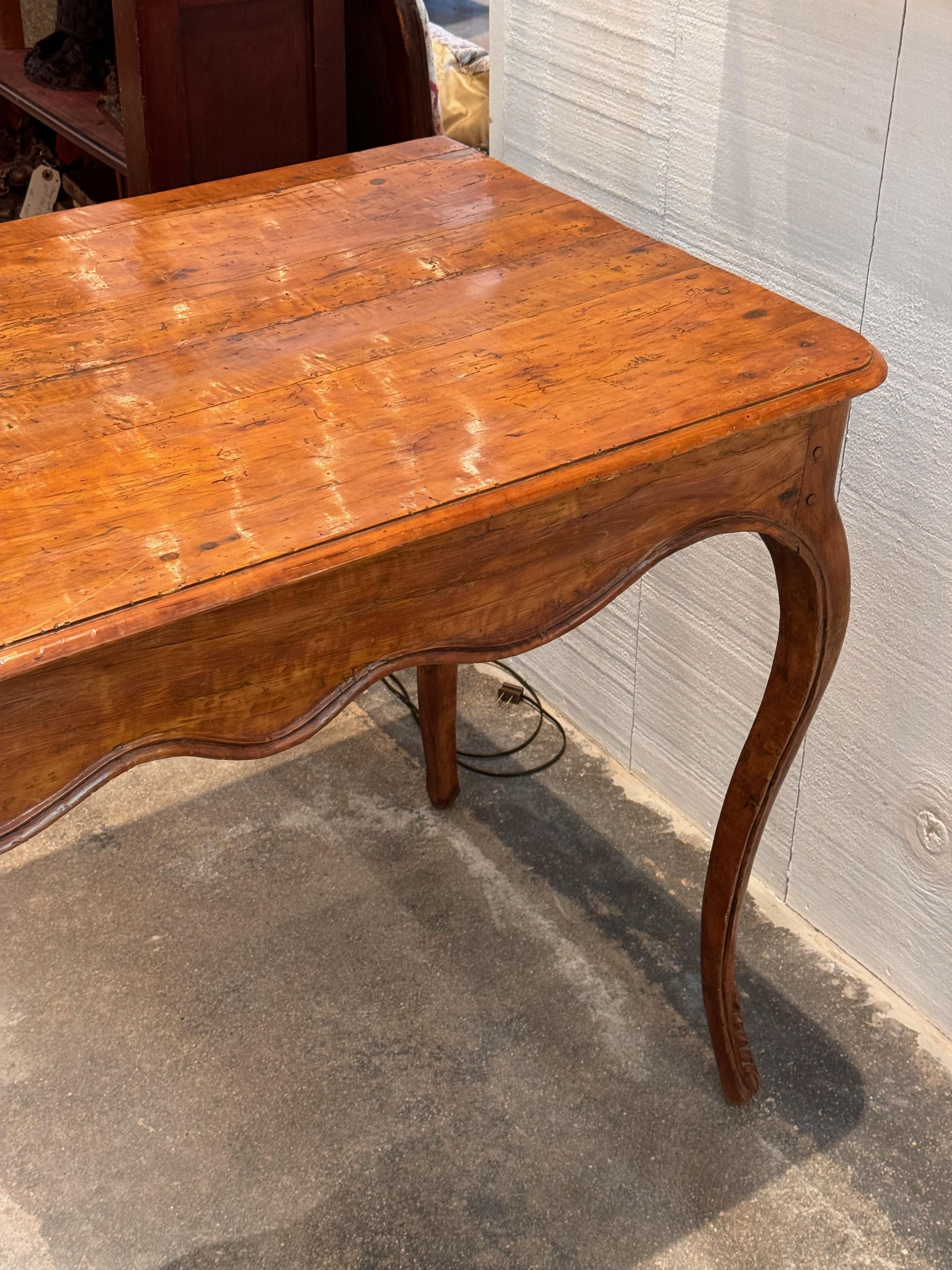Carved Fruitwood 18th Century Table For Sale 1