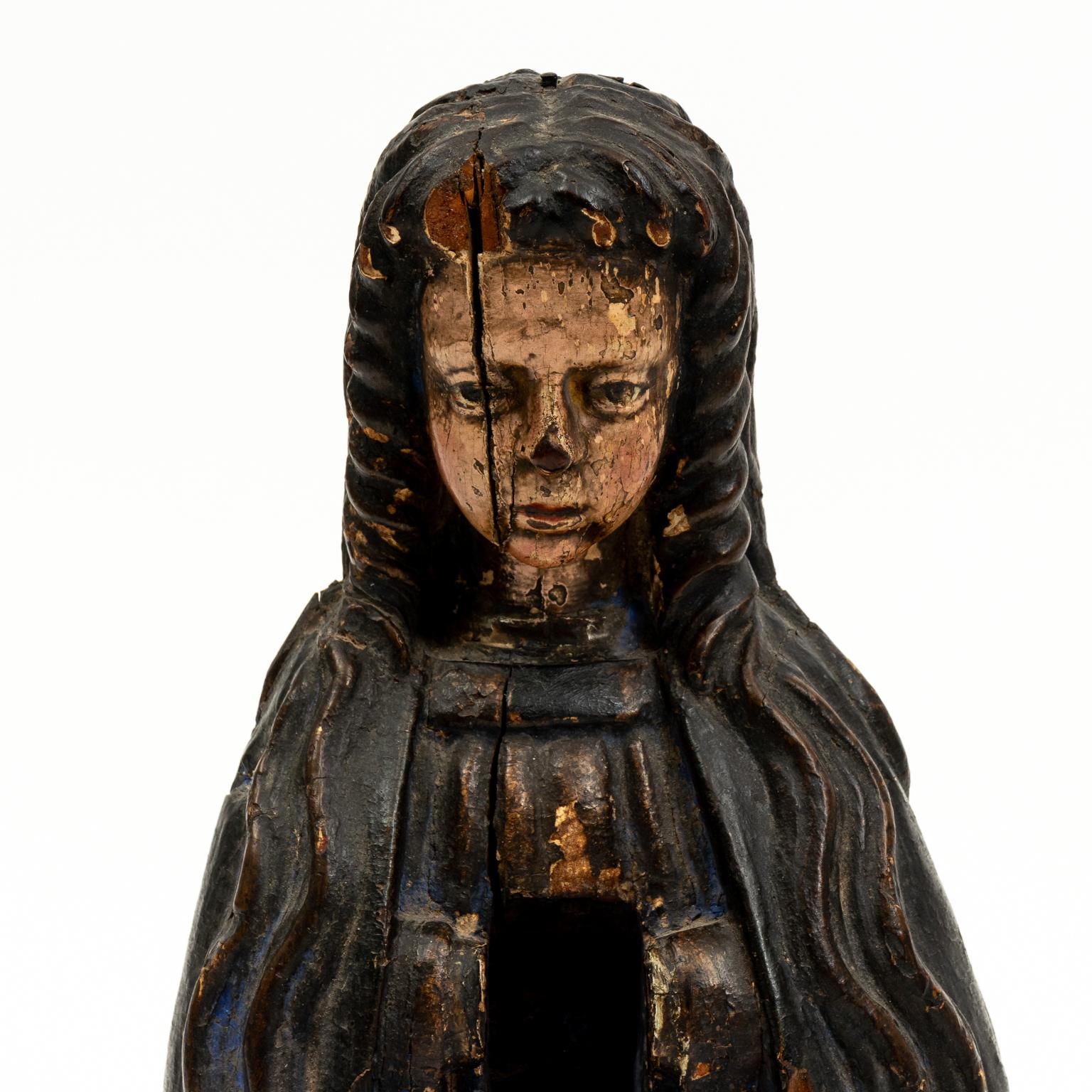 Carved Fruitwood and Polychrome Female Reliquary In Good Condition In Stamford, CT