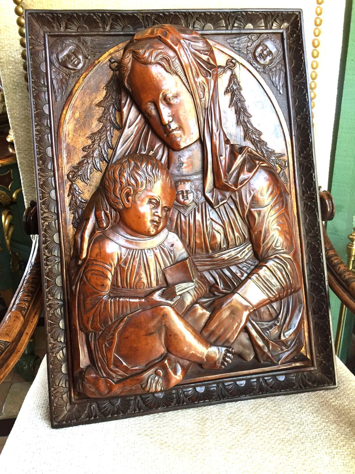 Geschnitzte Obstholzplakette der Jungfrau und des Kindes Madonna aus Obstholz, nach Donatello-Skulptur im Angebot 9