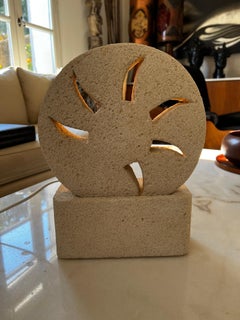 Lampe Gard sculptée en pierre, style Albert Tormos, 1970