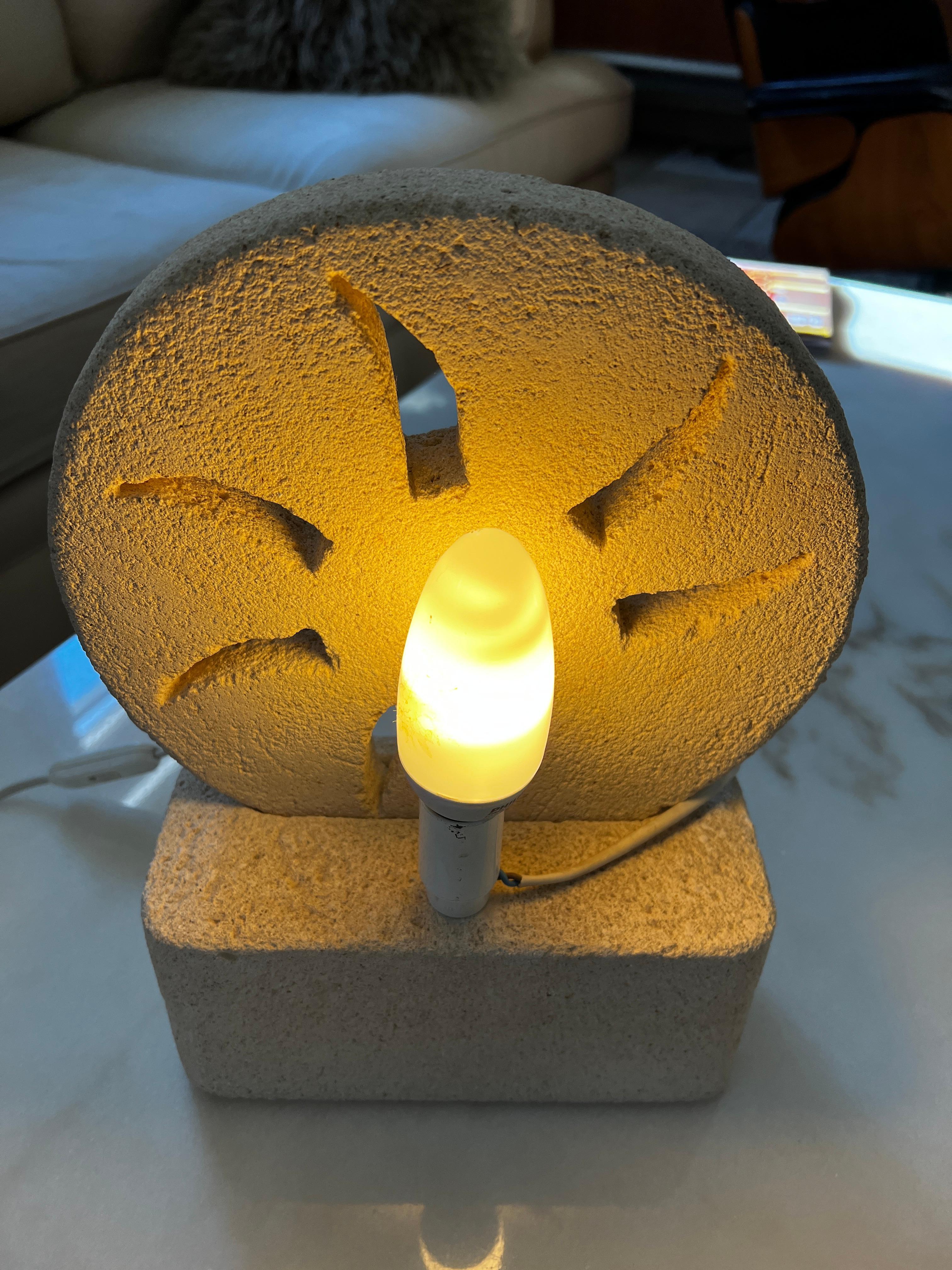 Carved Gard Stone Lamp 1970 in Albert Tormos Style In Good Condition For Sale In Saint Rémy de Provence, FR