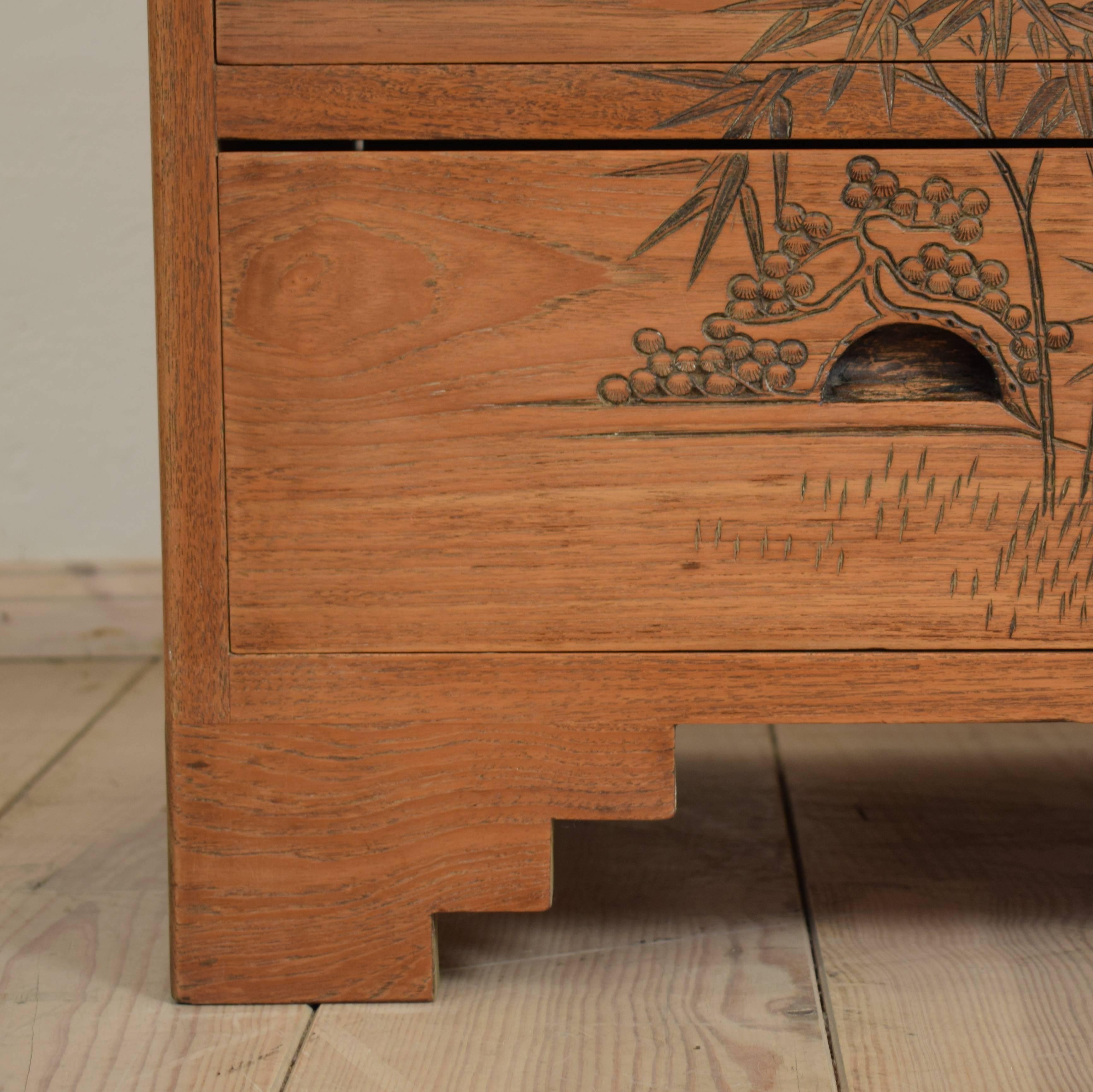 This rare colonial Art Deco chest in with Asian scenes shows figures and birds in a landscape.
It is probably made in Germany, circa 1920.
The commode has three drawers. The chest is from very high quality and the carvings are very well done.
It