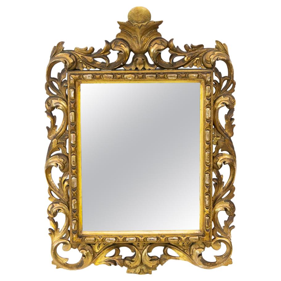 Miroir français sculpté et doré