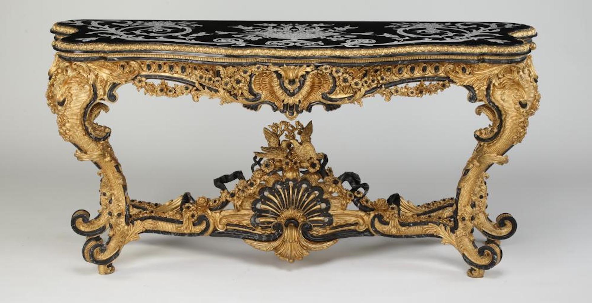 Carved Gilt Italian Rococo Style Marble-Top Console In Excellent Condition For Sale In Washington Crossing, PA