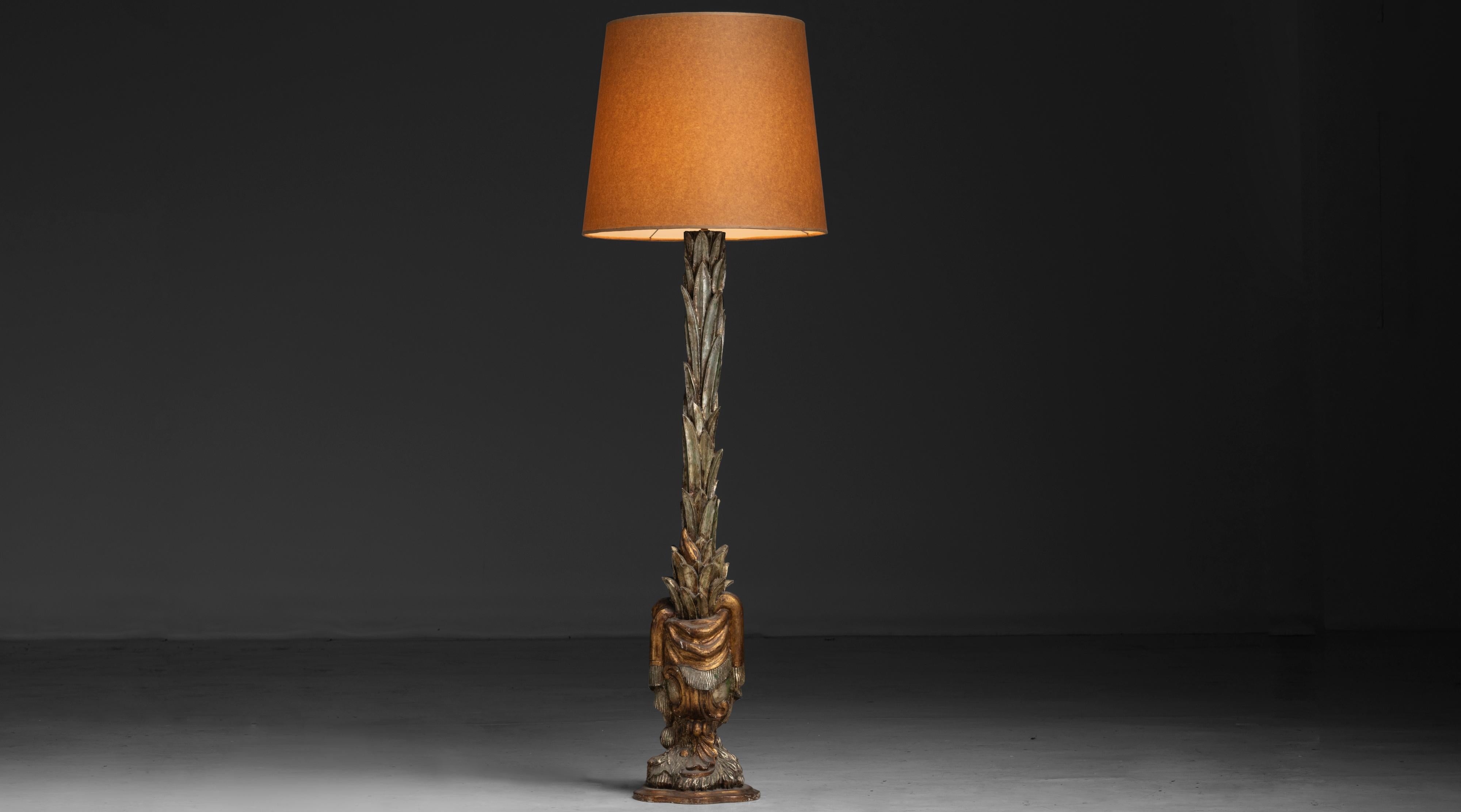 Modern Carved Gilt Wood Floor Lamp, Italy circa 1950