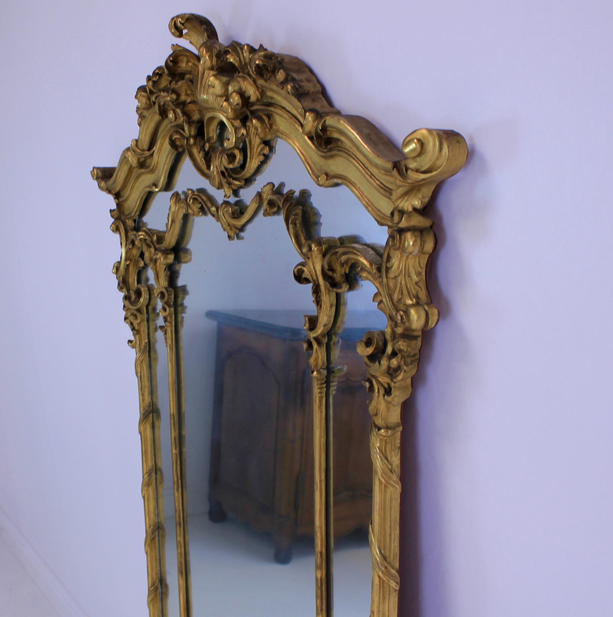 French Carved Giltwood Mirror For Sale