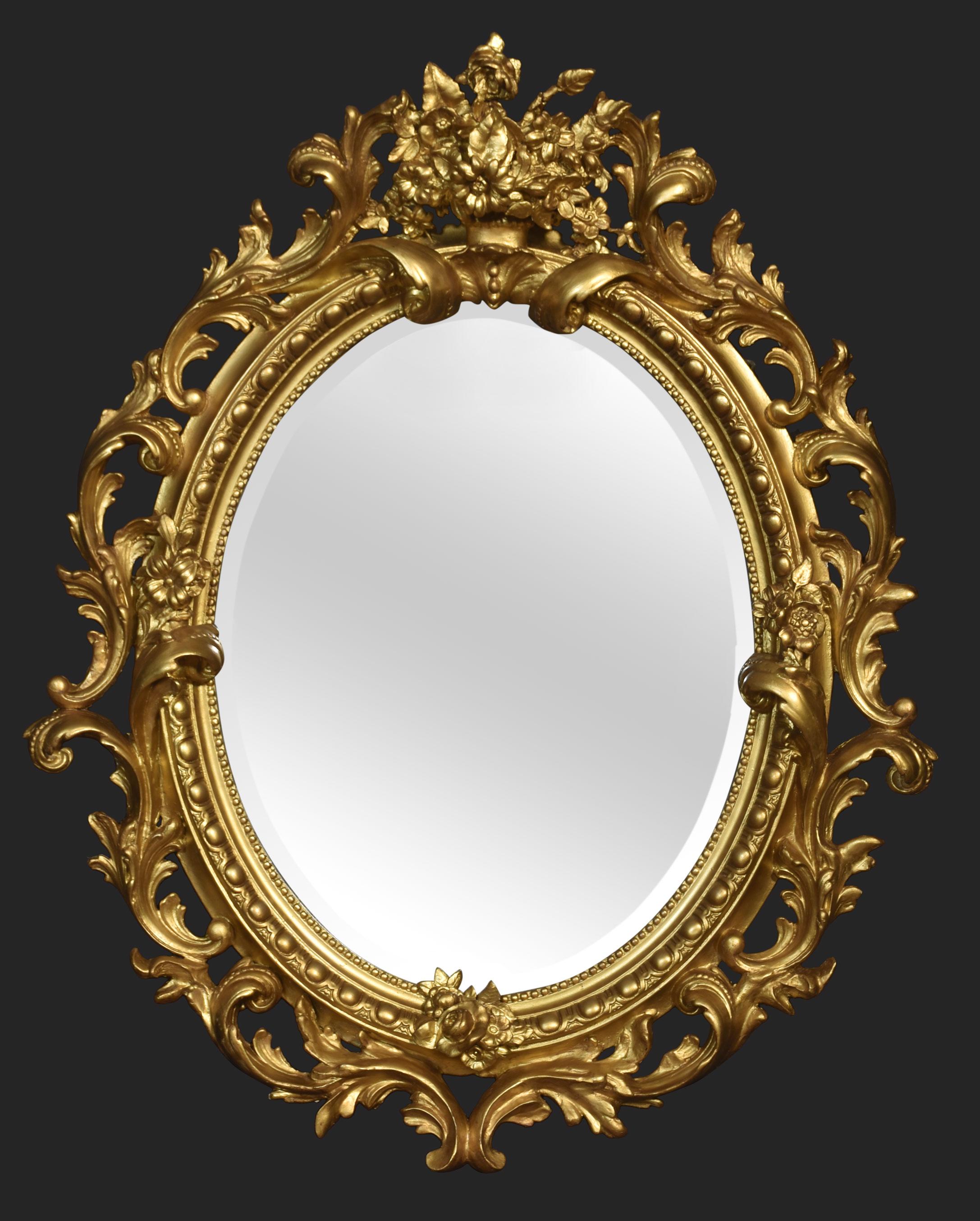 Carved gilt-wood oval wall mirror For Sale 4