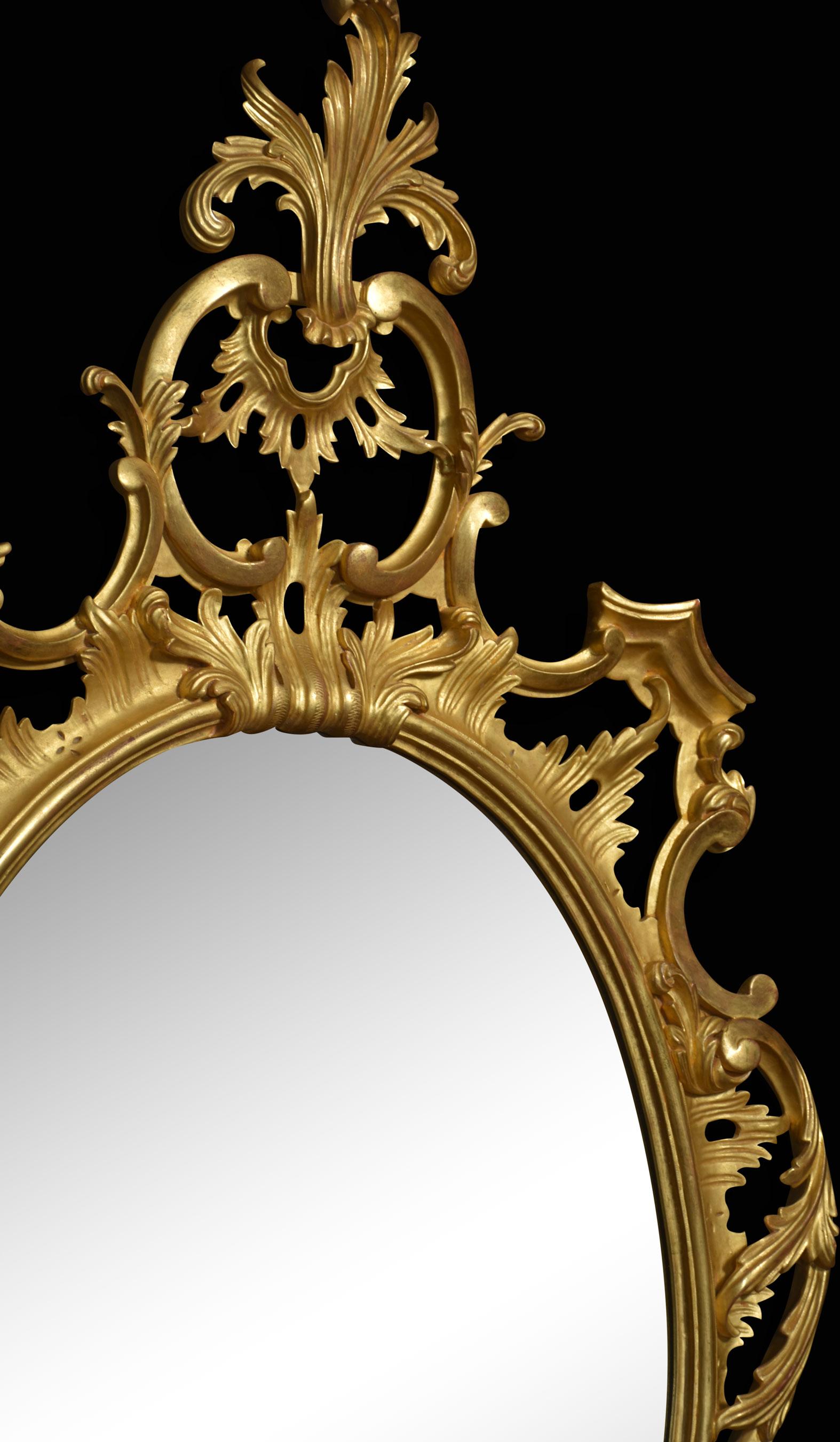 Carved gilt-wood oval wall mirror For Sale 1