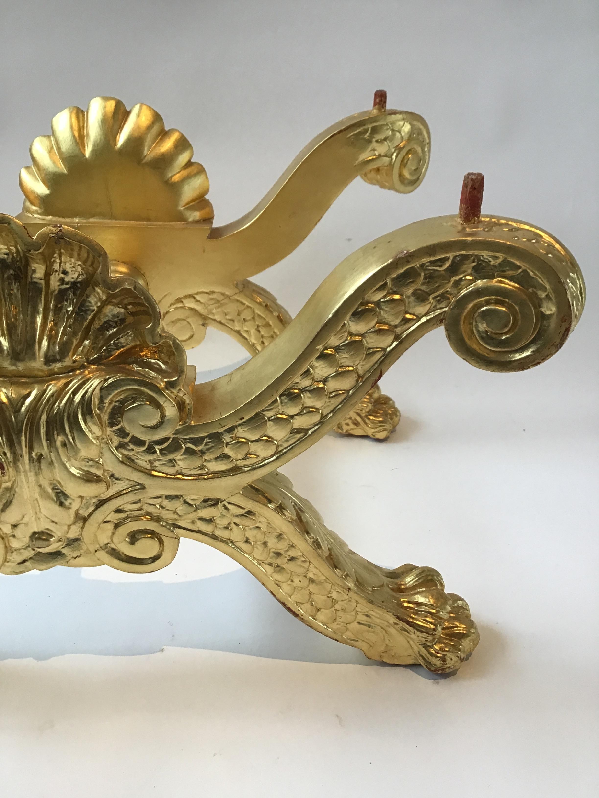 Banc rococo à pattes de lion en bois sculpté et doré en vente 1