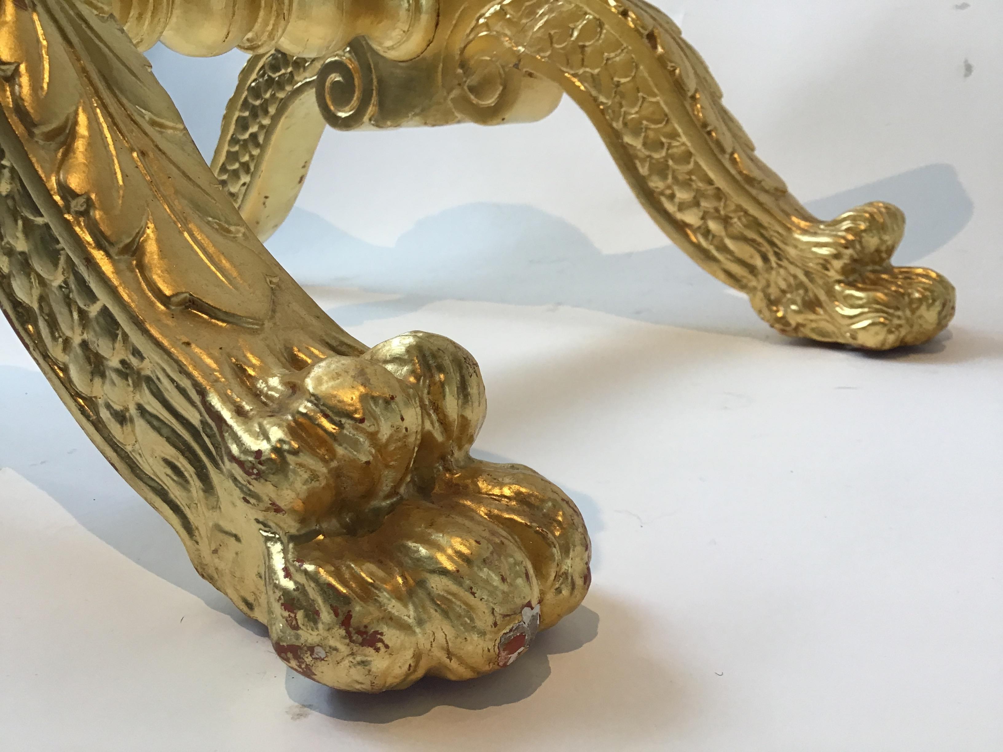 Banc rococo à pattes de lion en bois sculpté et doré en vente 3