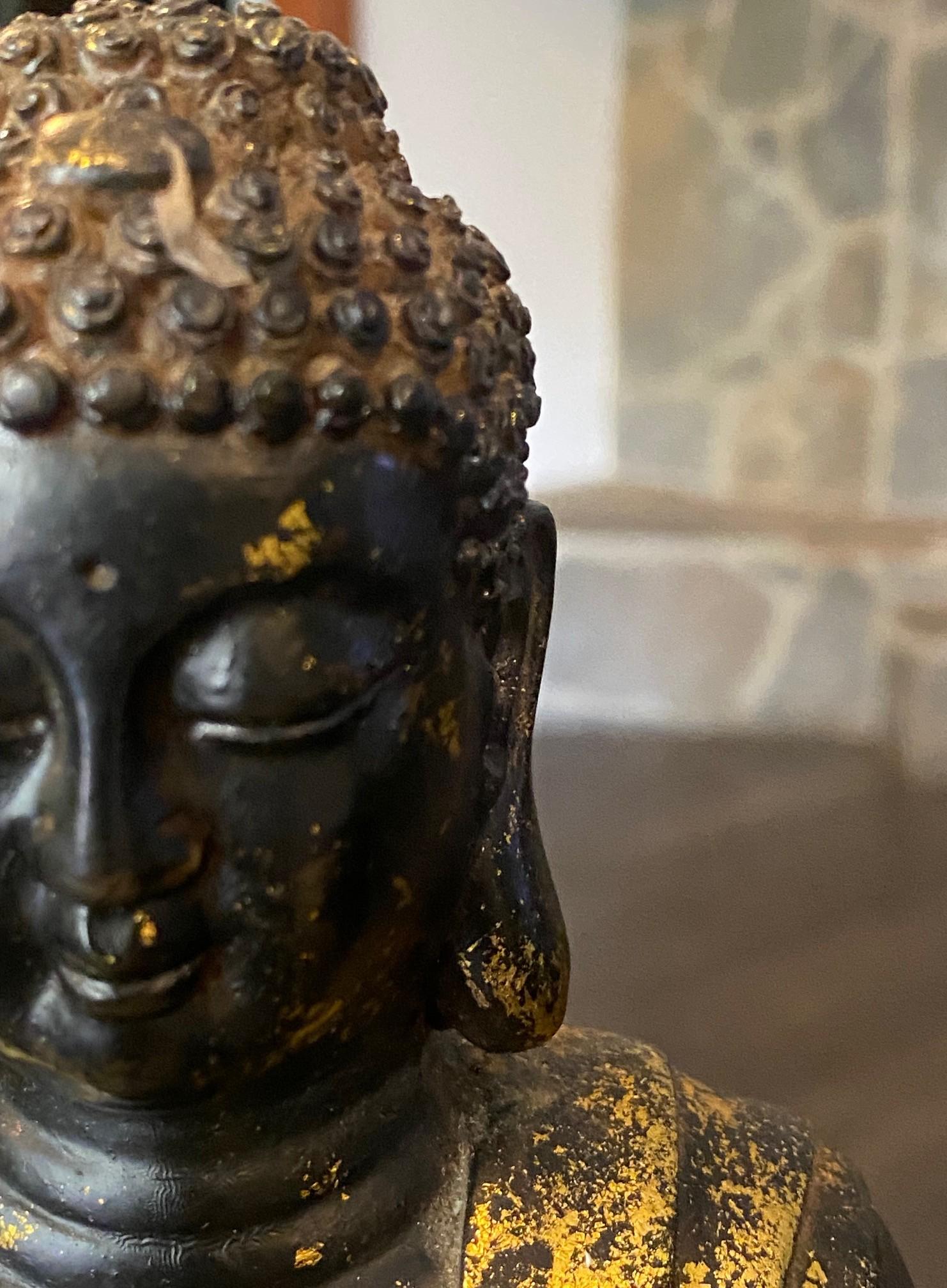 Estatua Escultura Buda Asiático Japonés Amida Nyorai Tallado Madera Dorada Sentado siglo XX en venta