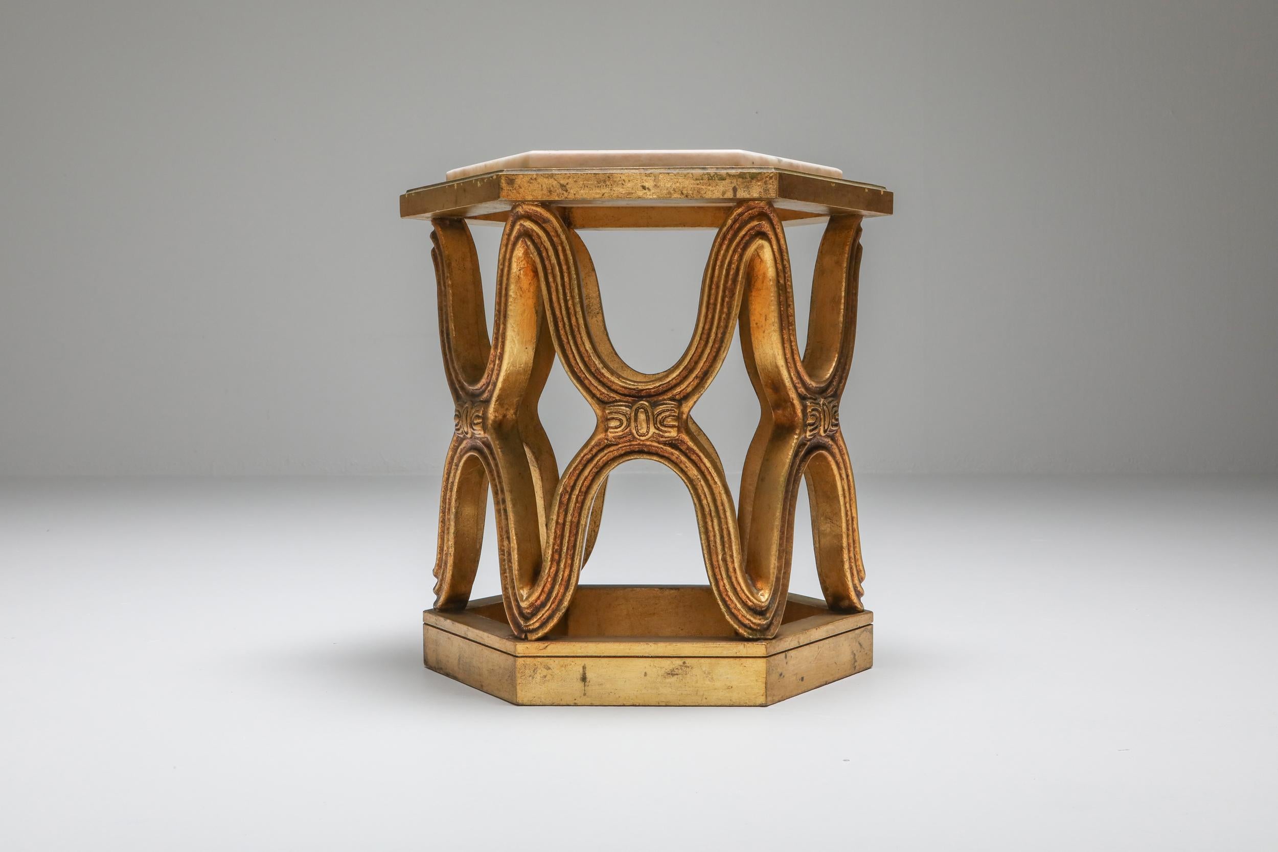 Doré Tables d'appoint en bois doré sculpté avec plateau en marbre, années 1970 en vente