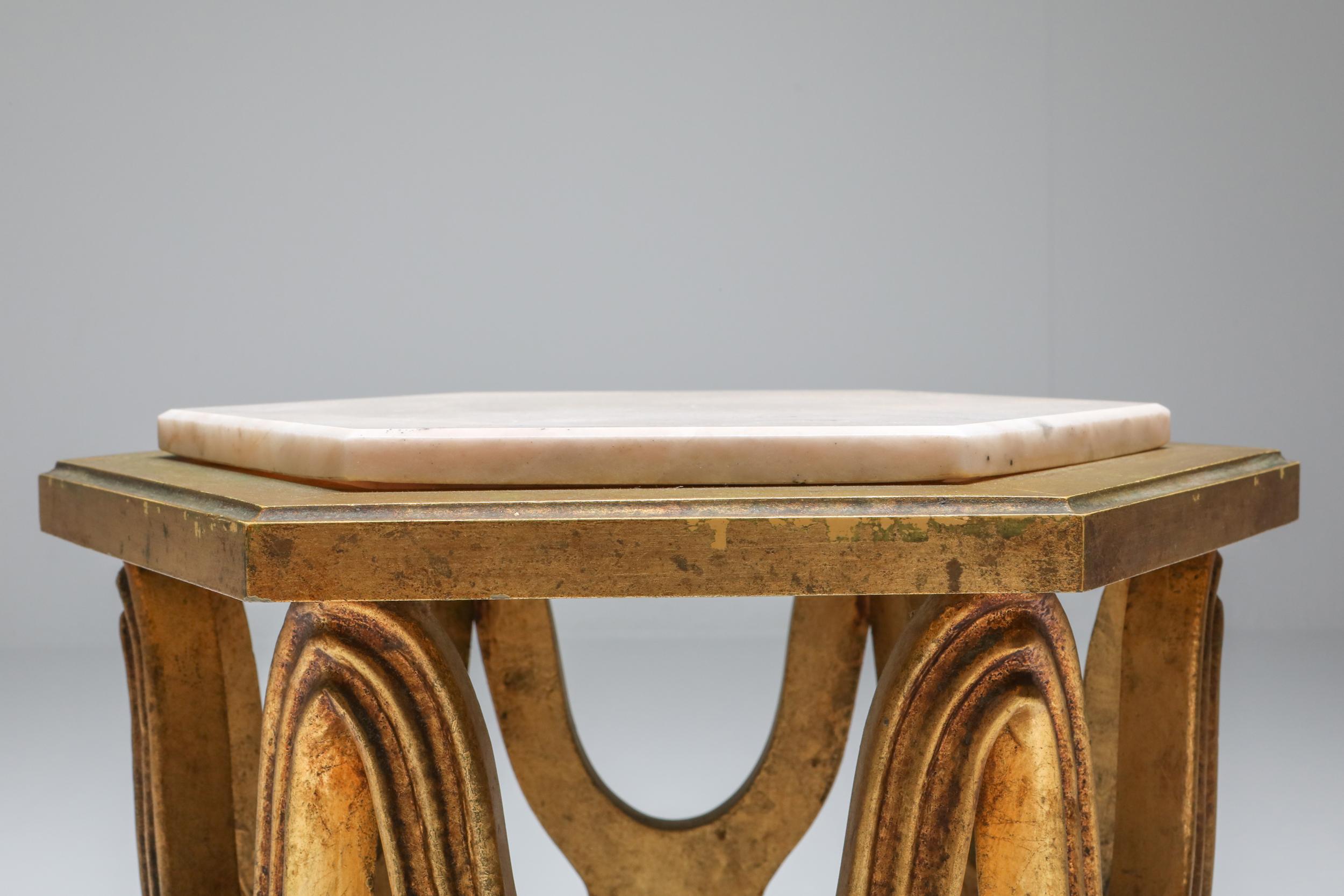 Tables d'appoint en bois doré sculpté avec plateau en marbre, années 1970 en vente 1