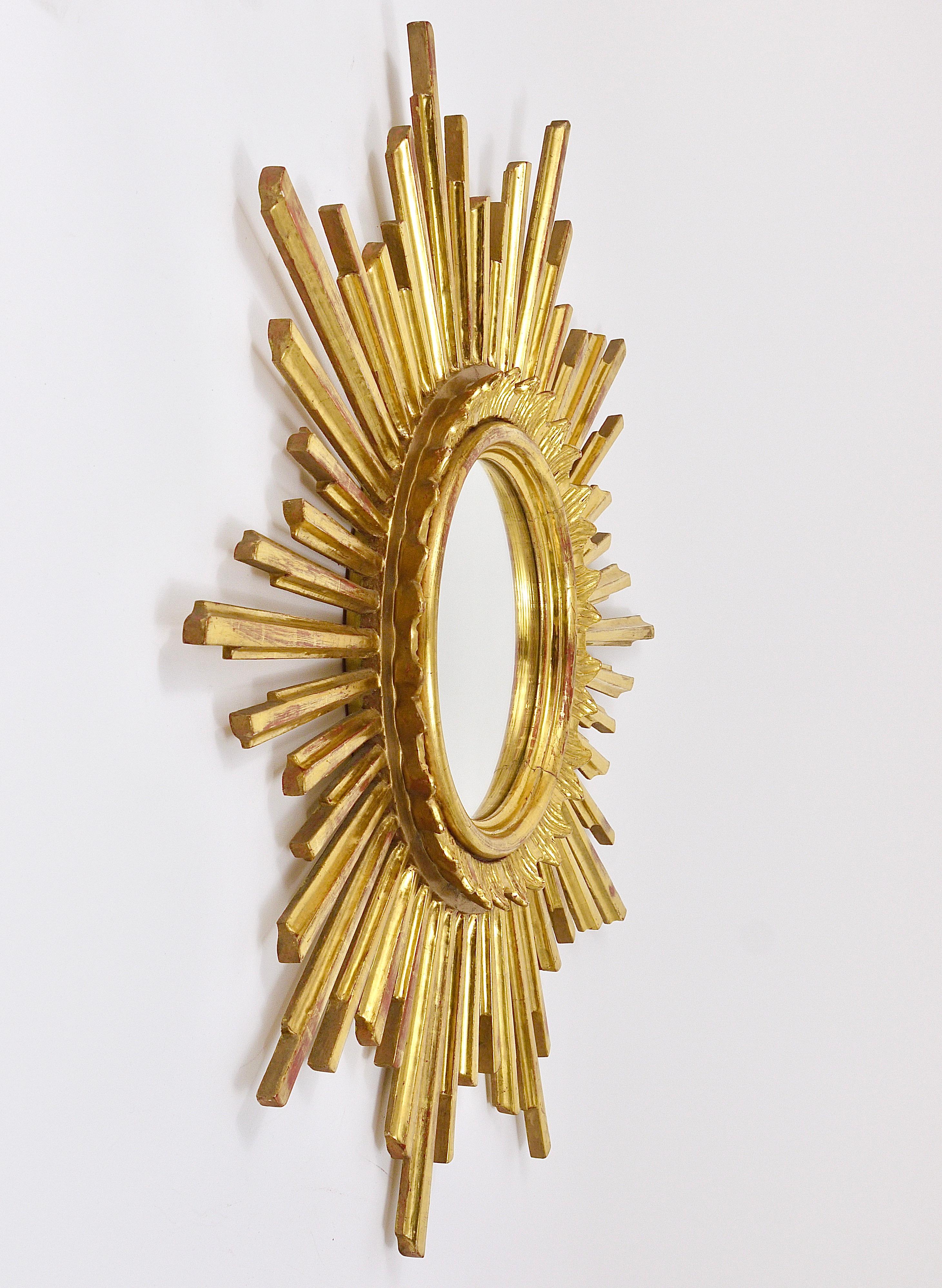 Mid-Century Modern Carved Gilt Wood Sunburst Starburst Wall Mirror, Hollywood Regency, France, 1960 For Sale
