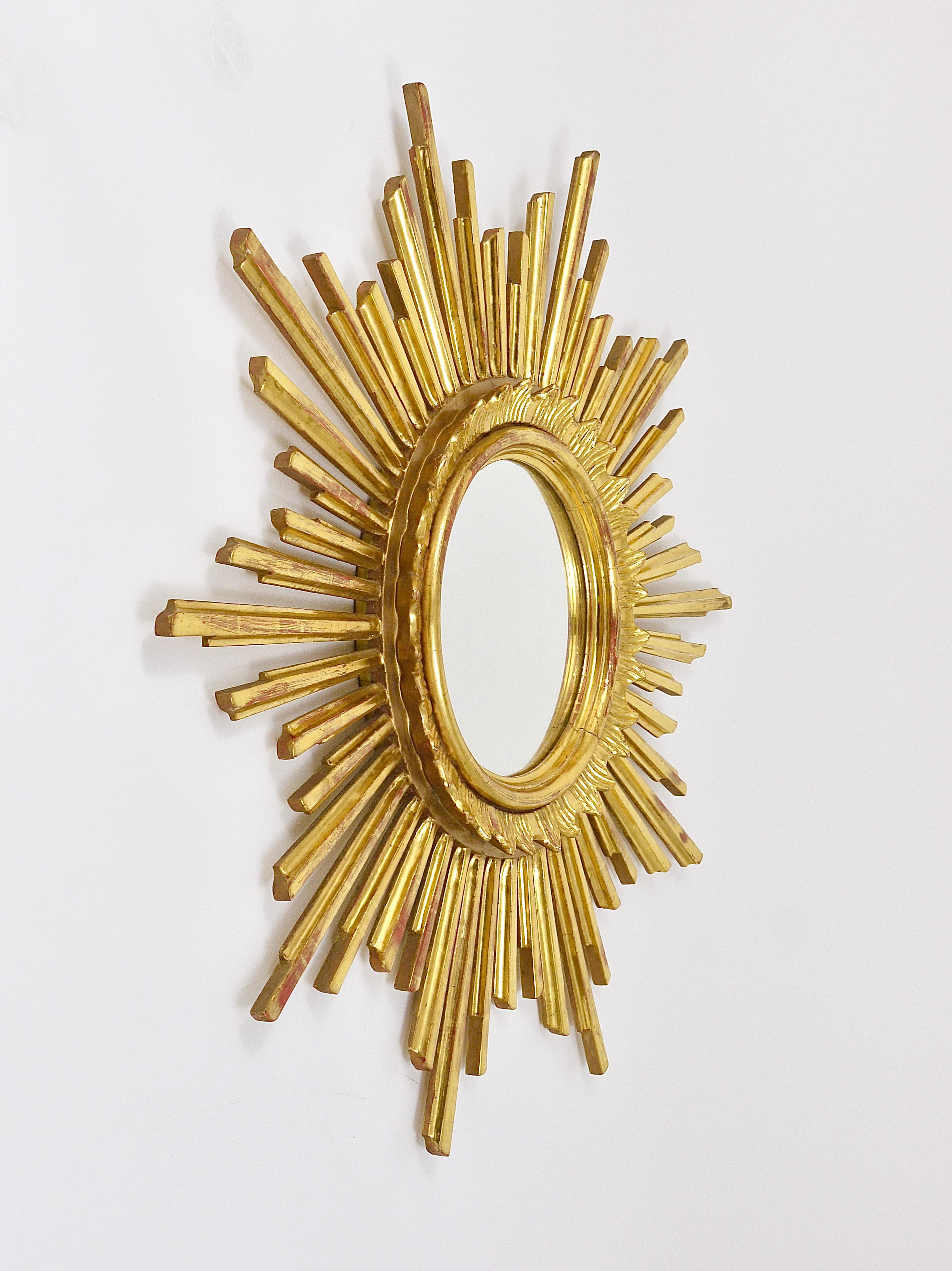 French Carved Gilt Wood Sunburst Starburst Wall Mirror, Hollywood Regency, France, 1960 For Sale