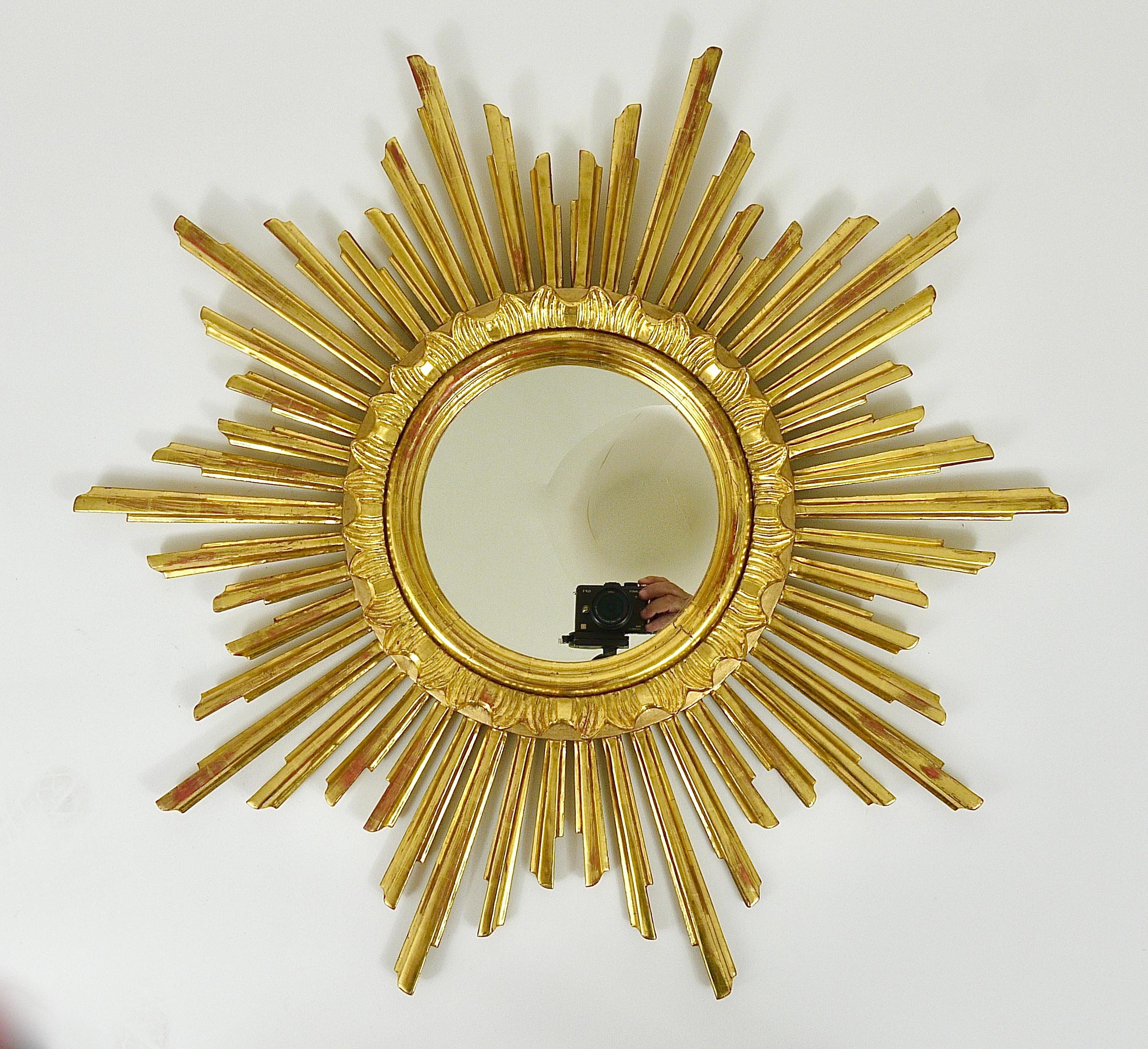 Carved Gilt Wood Sunburst Starburst Wall Mirror, Hollywood Regency, France, 1960 For Sale 2