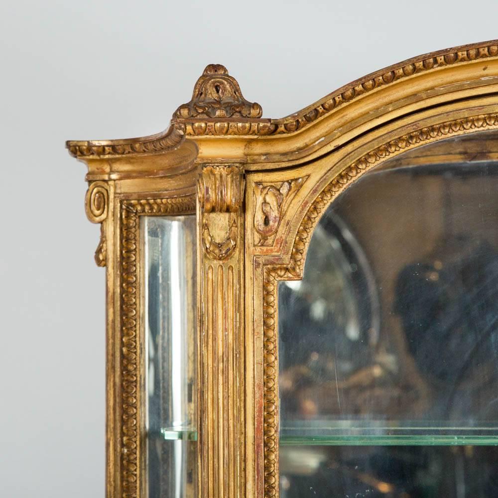 Carved Giltwood Display Cabinet In Good Condition For Sale In London, GB