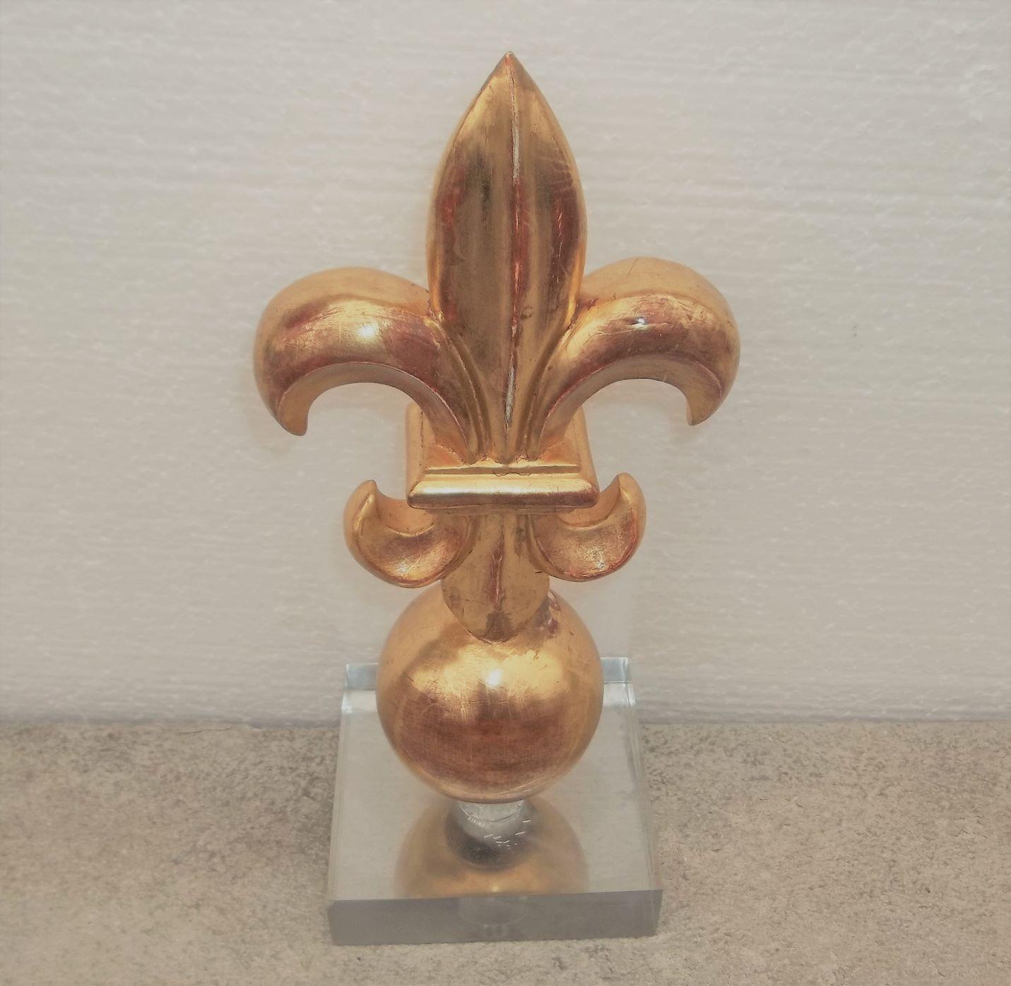 Carved Giltwood Fleur-de-lys Water Gilt Architectural Fragment on Acrylic Base 4