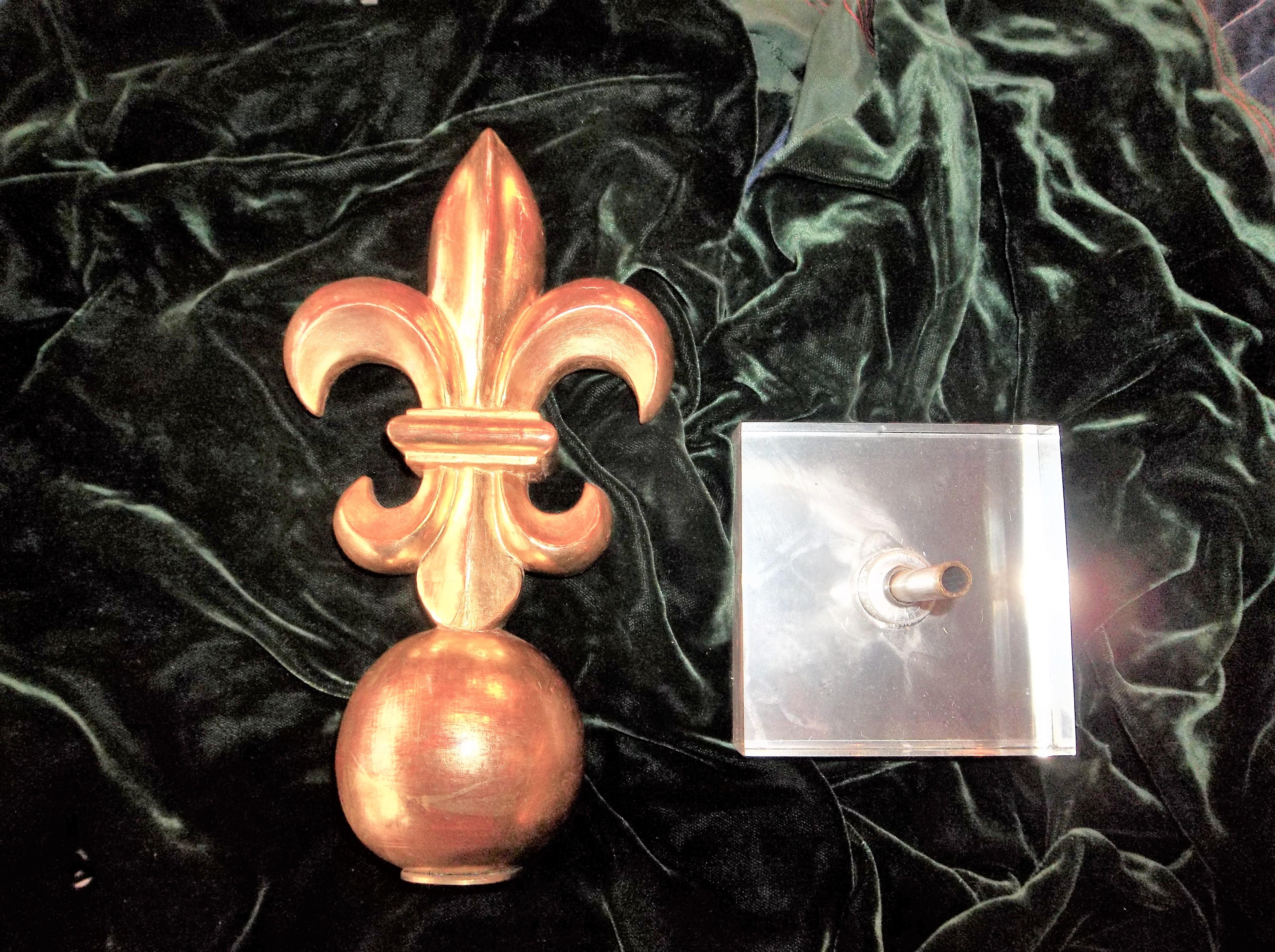 Carved Giltwood Fleur-de-lys Water Gilt Architectural Fragment on Acrylic Base 5