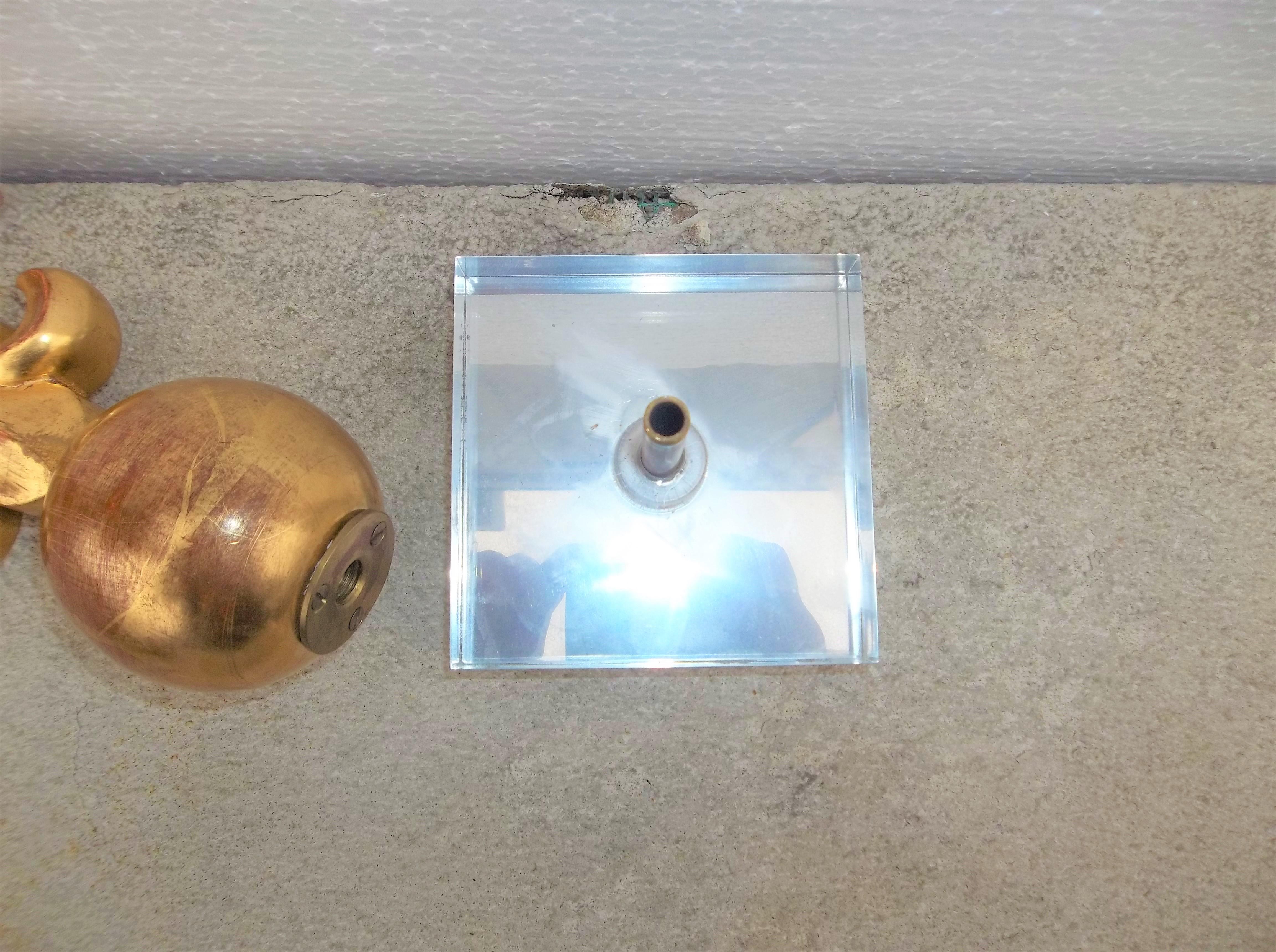 Carved Giltwood Fleur-de-lys Water Gilt Architectural Fragment on Acrylic Base In Good Condition In Nashville, TN