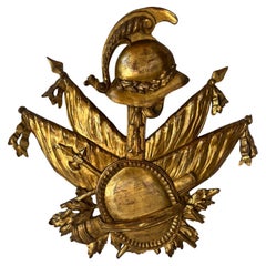 Geschnitzte Giltwood Grand Tour Style Military Wandtrophäe 