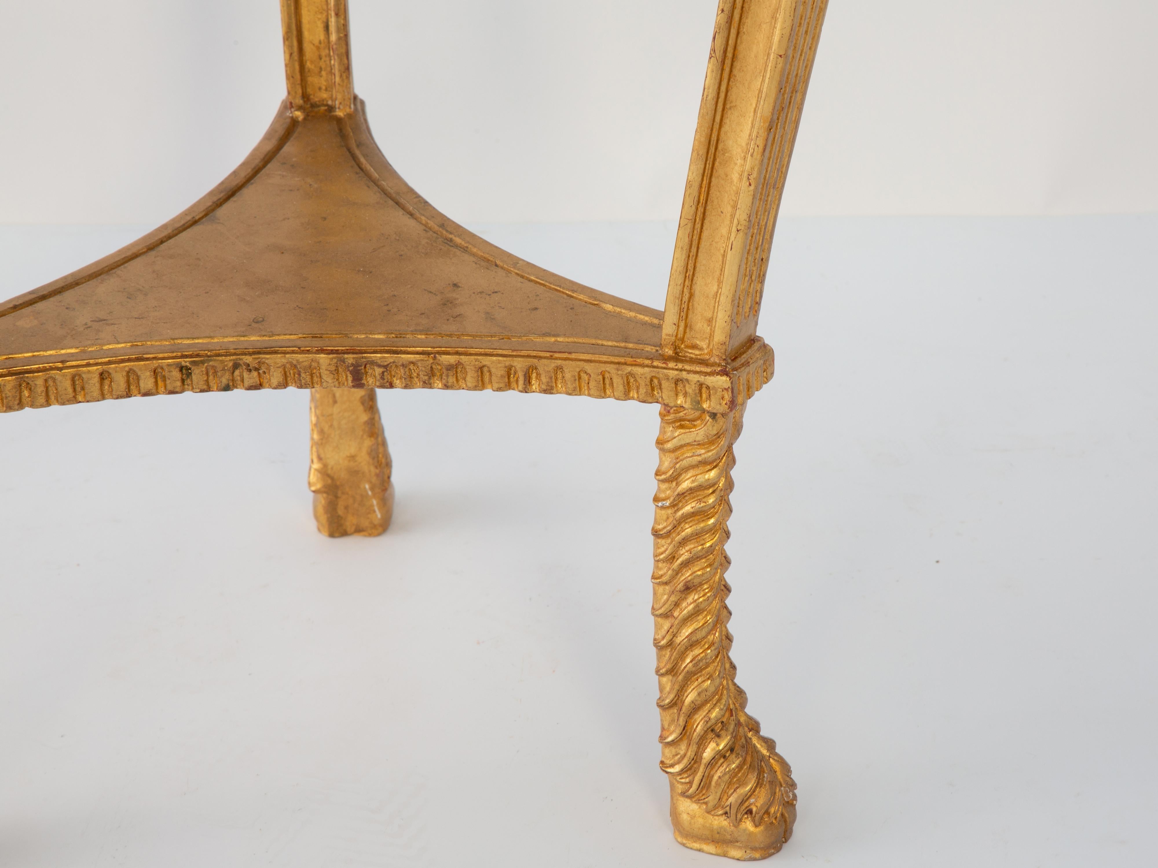 Marbre Table d'appoint en bois sculpté et doré Gueridon avec plateau en Pietra Dura en vente