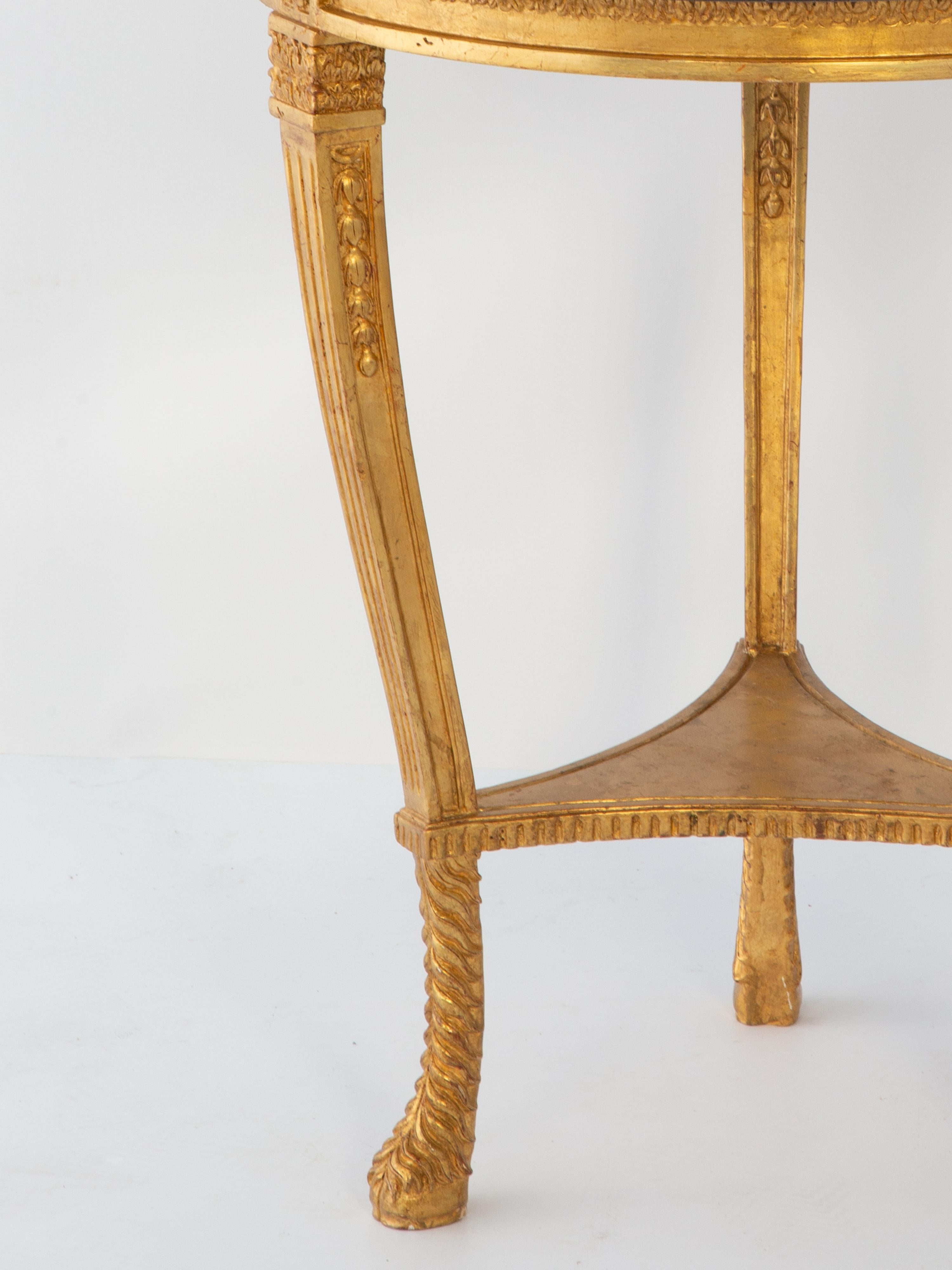 Table d'appoint en bois sculpté et doré Gueridon avec plateau en Pietra Dura en vente 1