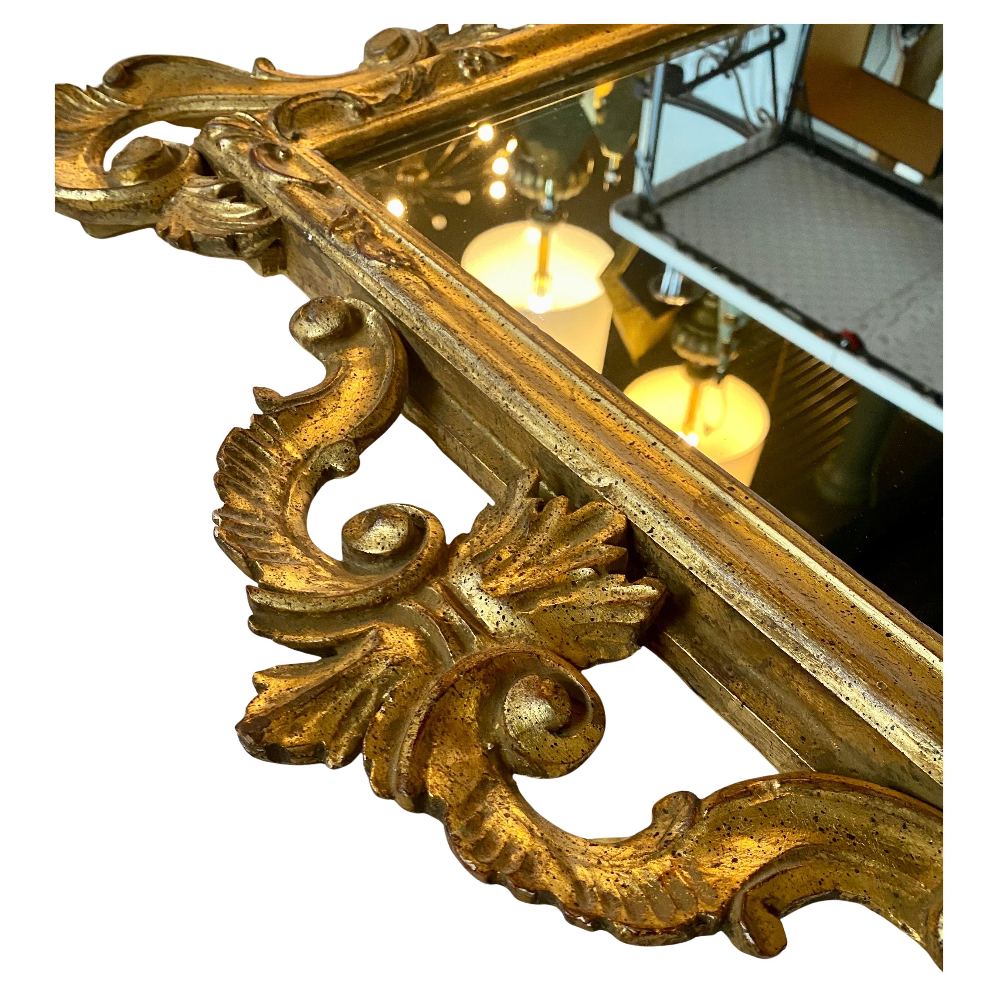 Geschnitzter Spiegel aus Giltwood im italienischen Rokoko-Stil im Angebot 1