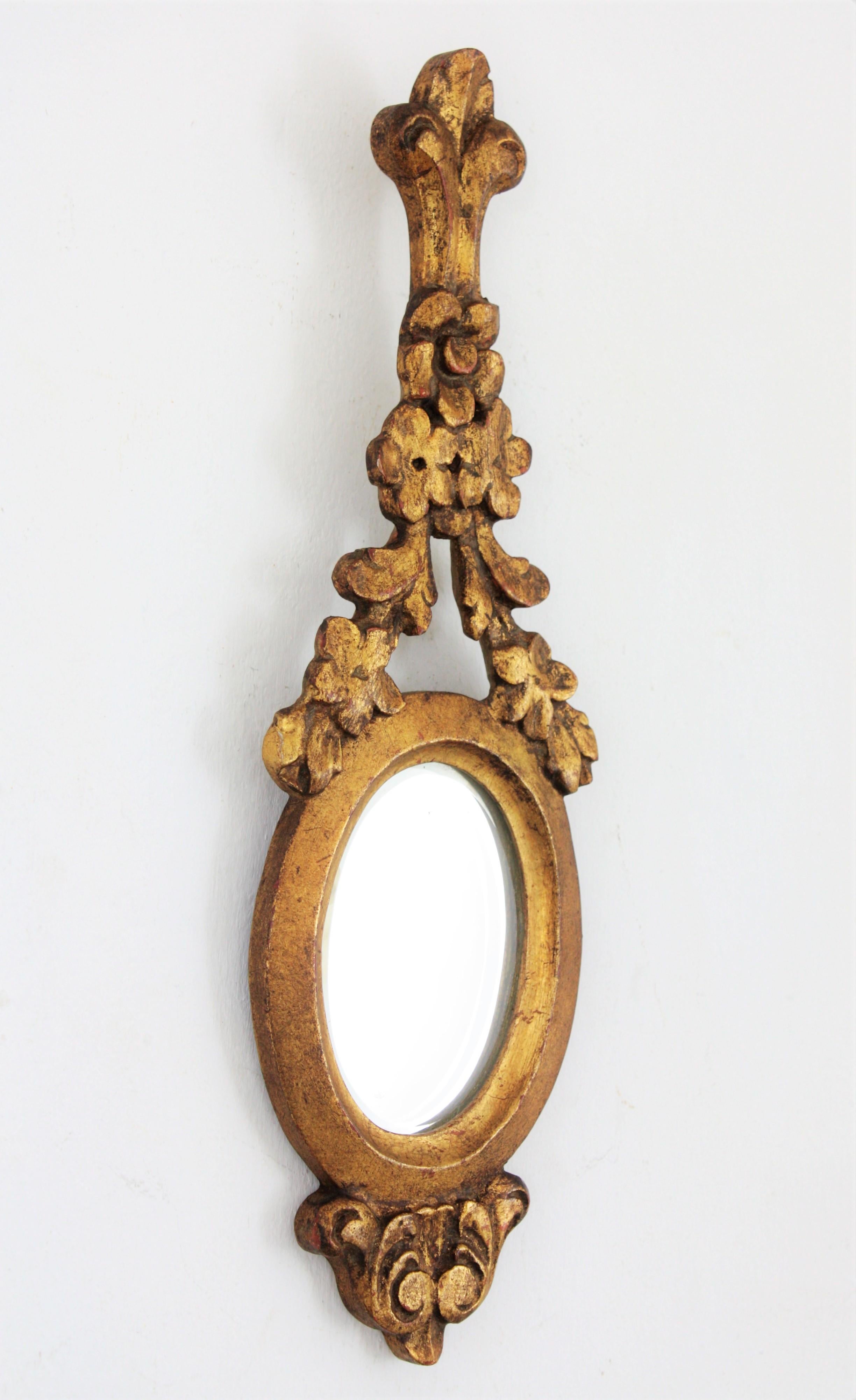 Carved Giltwood Renaissance Style Mini Sized Mirror with Crest, 1930s In Good Condition In Barcelona, ES