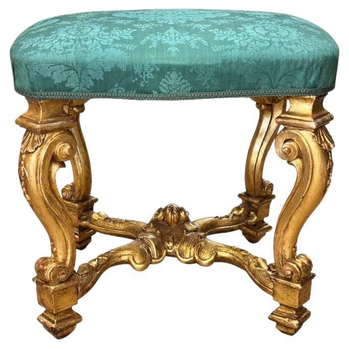 Taburete de madera dorada tallada con asiento de damasco de seda, S. XVIII