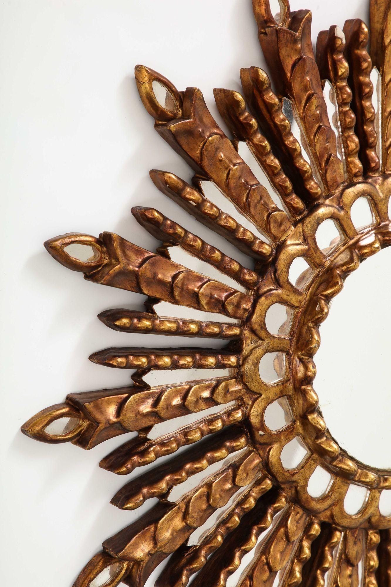 Italiano Specchio Sunburst in legno d'orato intagliato in vendita
