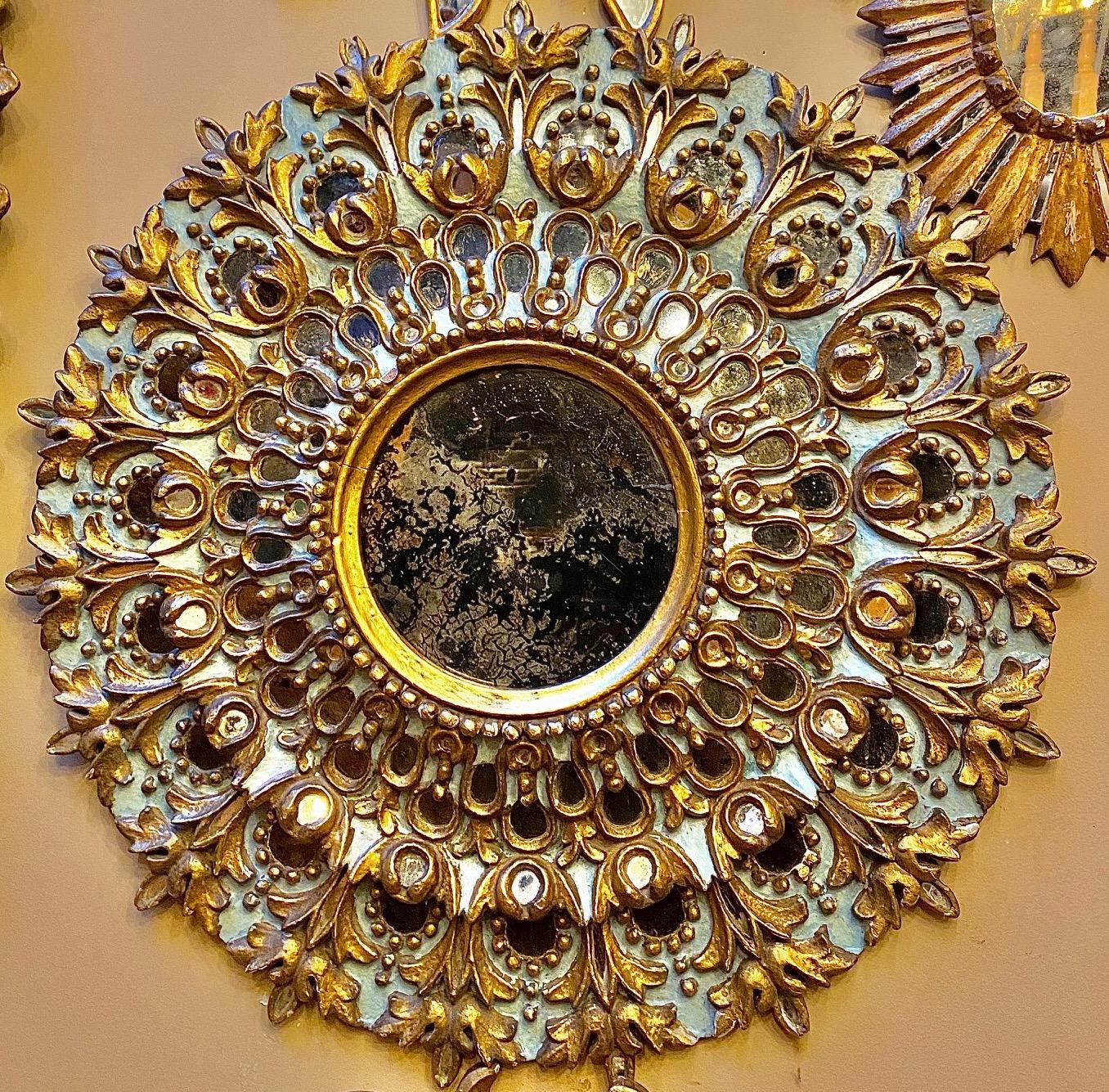 Specchio Sunburst in legno d'orato intagliato In condizioni buone in vendita a New York, NY