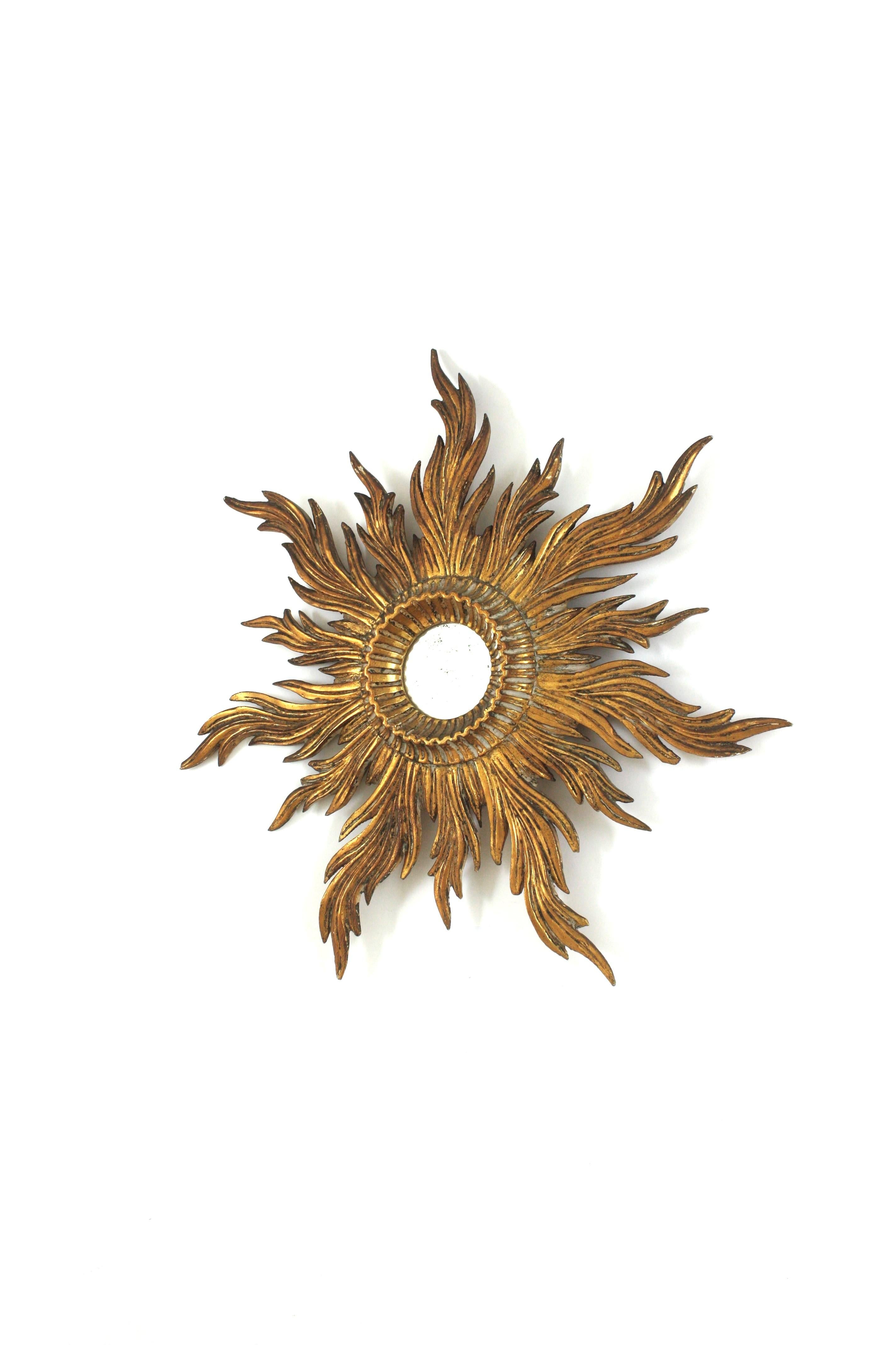 Specchio a raggiera in legno dorato intagliato, Hollywood Regency, Spagna, anni '40 in vendita 4