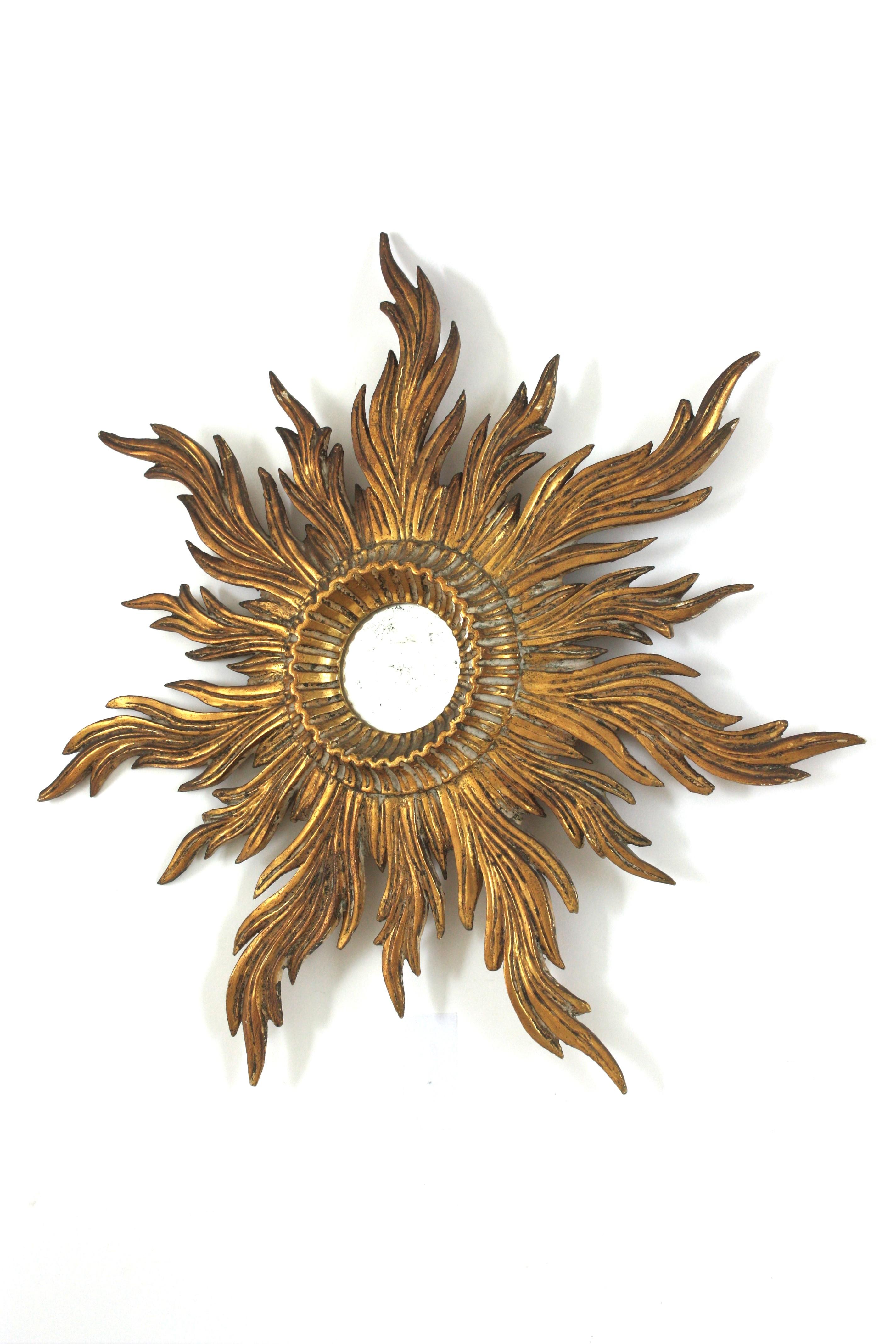 Specchio a raggiera in legno dorato intagliato, Hollywood Regency, Spagna, anni '40 in vendita 5