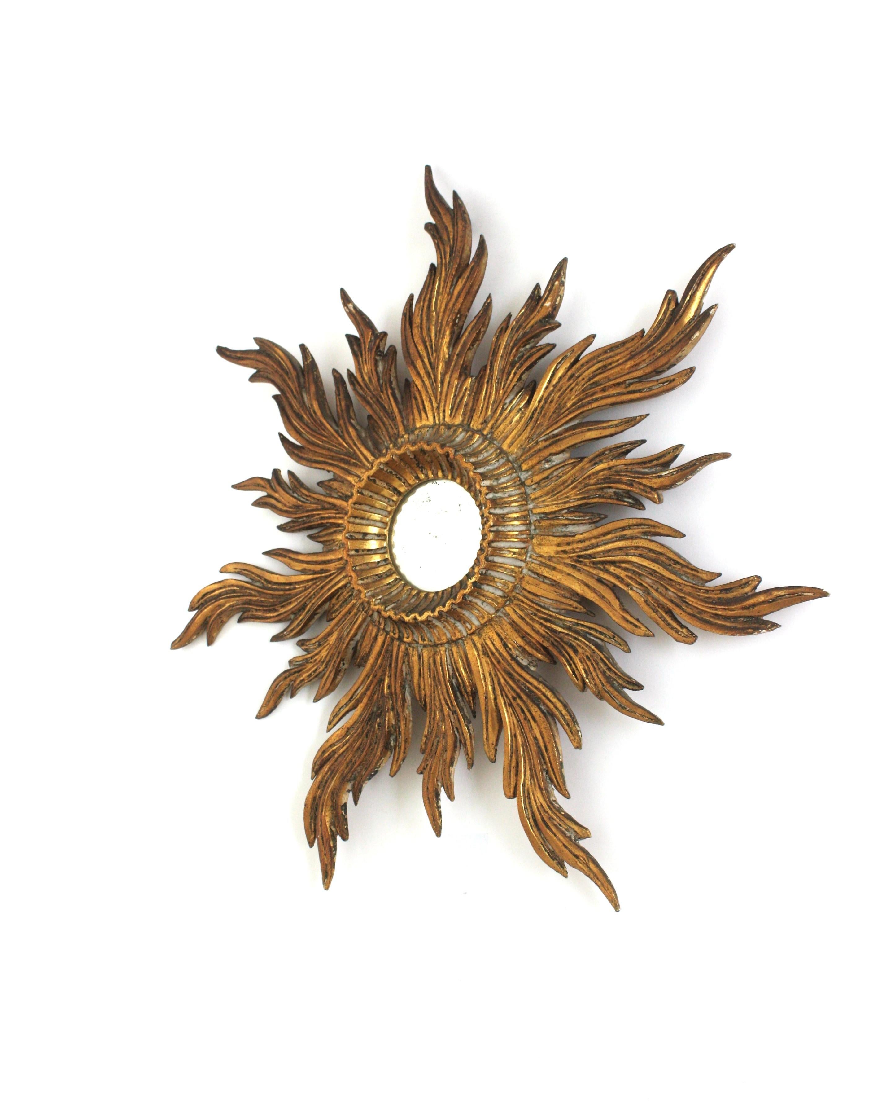 Specchio a raggiera in legno dorato intagliato, Hollywood Regency, Spagna, anni '40 in vendita 6
