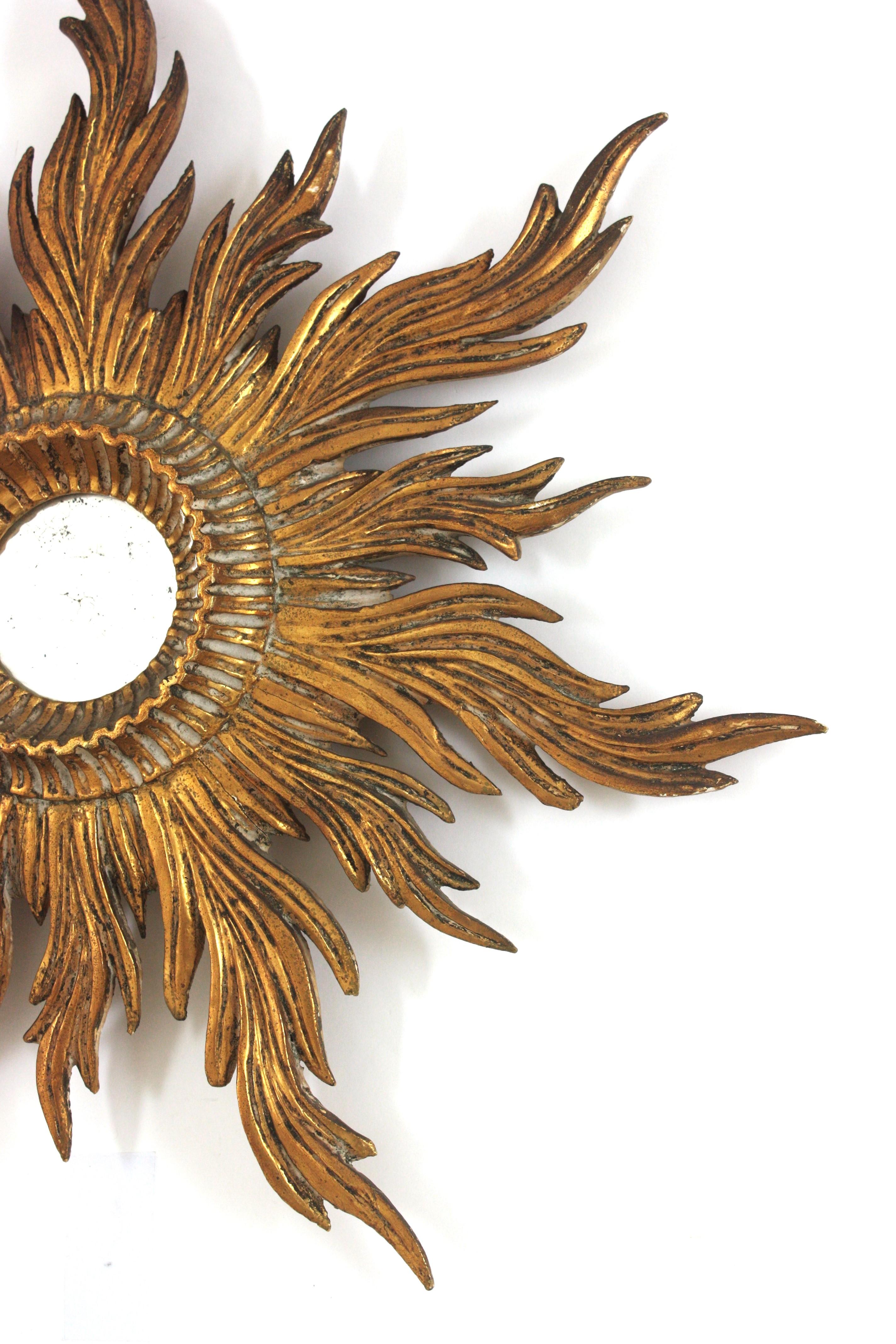 Specchio a raggiera in legno dorato intagliato, Hollywood Regency, Spagna, anni '40 in vendita 7