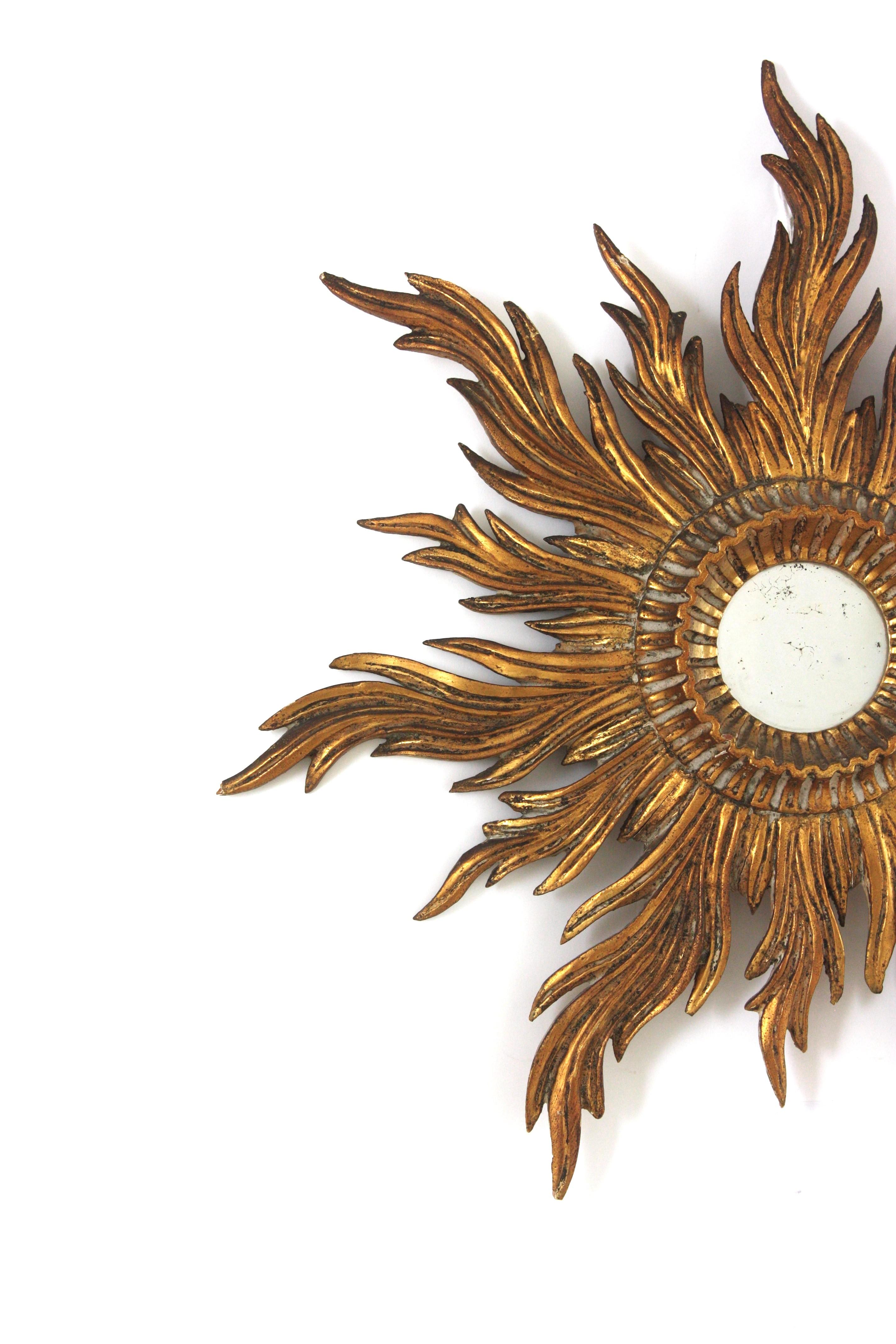 Specchio a raggiera in legno dorato intagliato, Hollywood Regency, Spagna, anni '40 in vendita 1