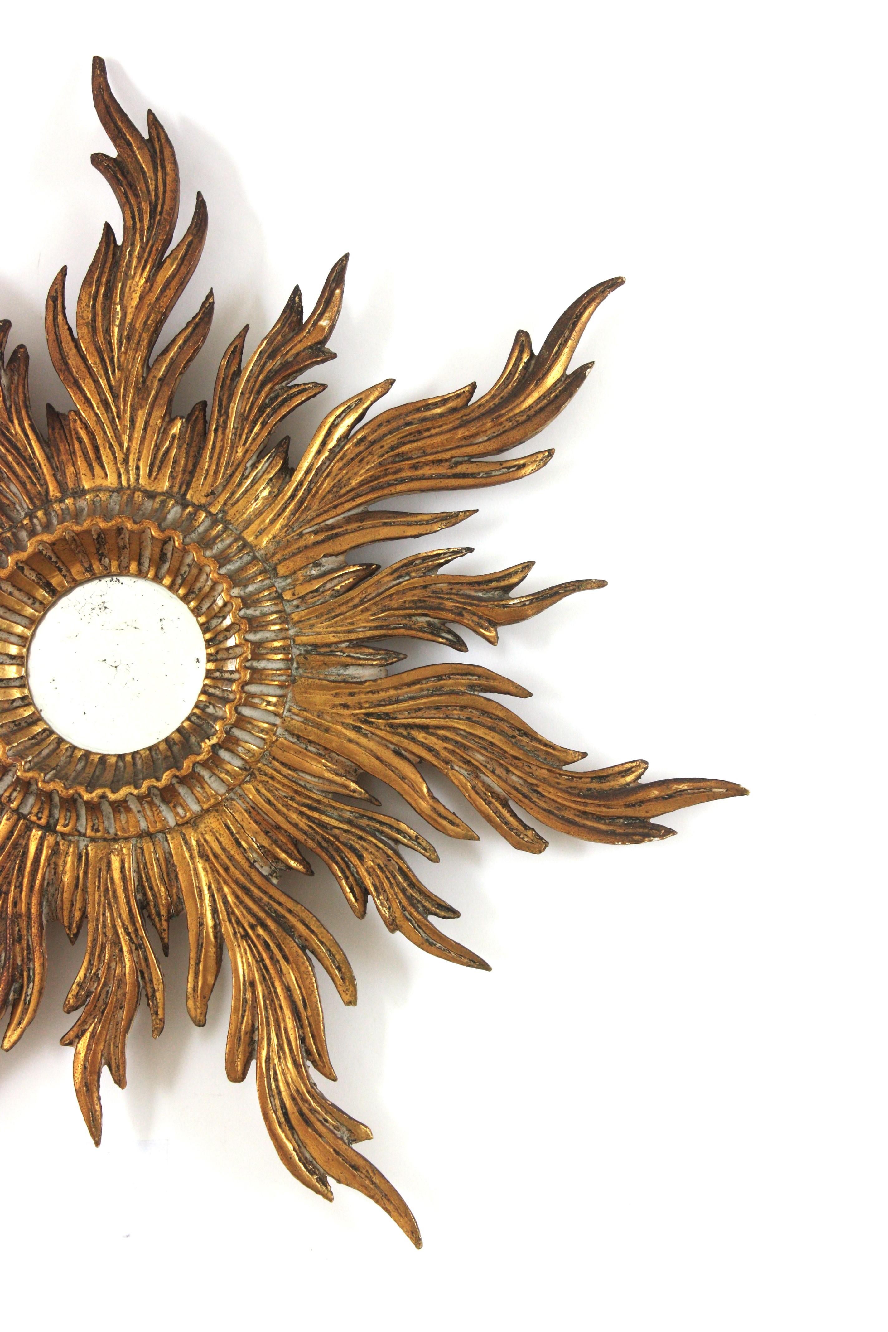 Specchio a raggiera in legno dorato intagliato, Hollywood Regency, Spagna, anni '40 in vendita 2