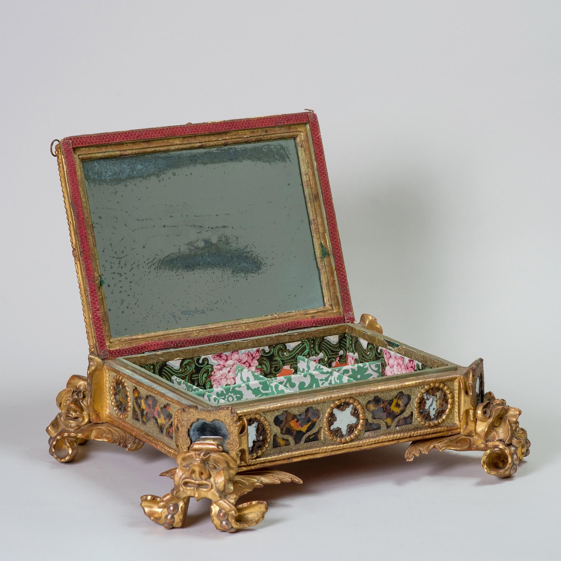 Carved Giltwood, Verre Eglomise, Pastiglia & Crushed Stone Work Casket, C. 1725 In Good Condition For Sale In London, GB