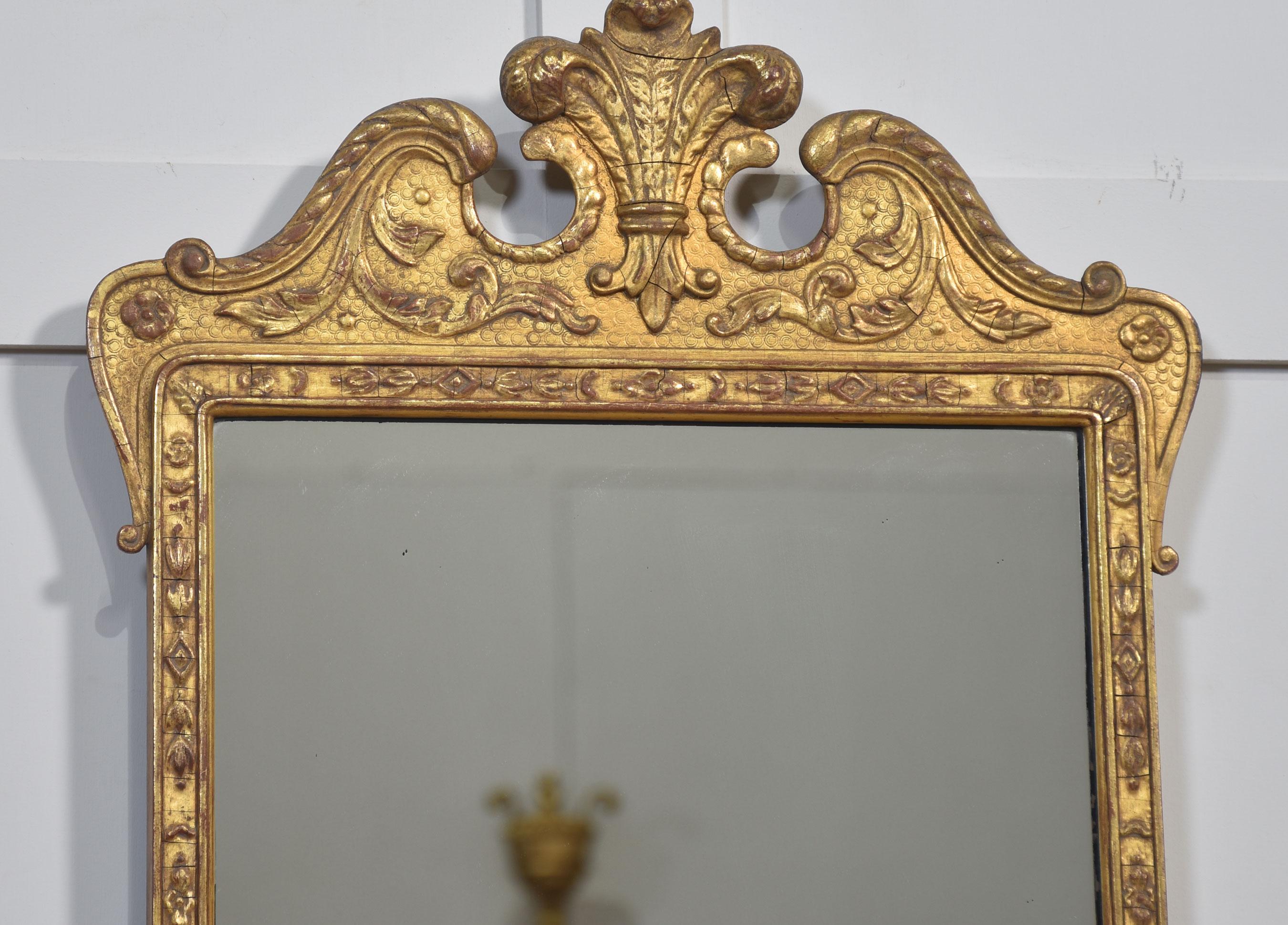 Geschnitzter Wandspiegel aus Vergoldungsholz im Angebot 1