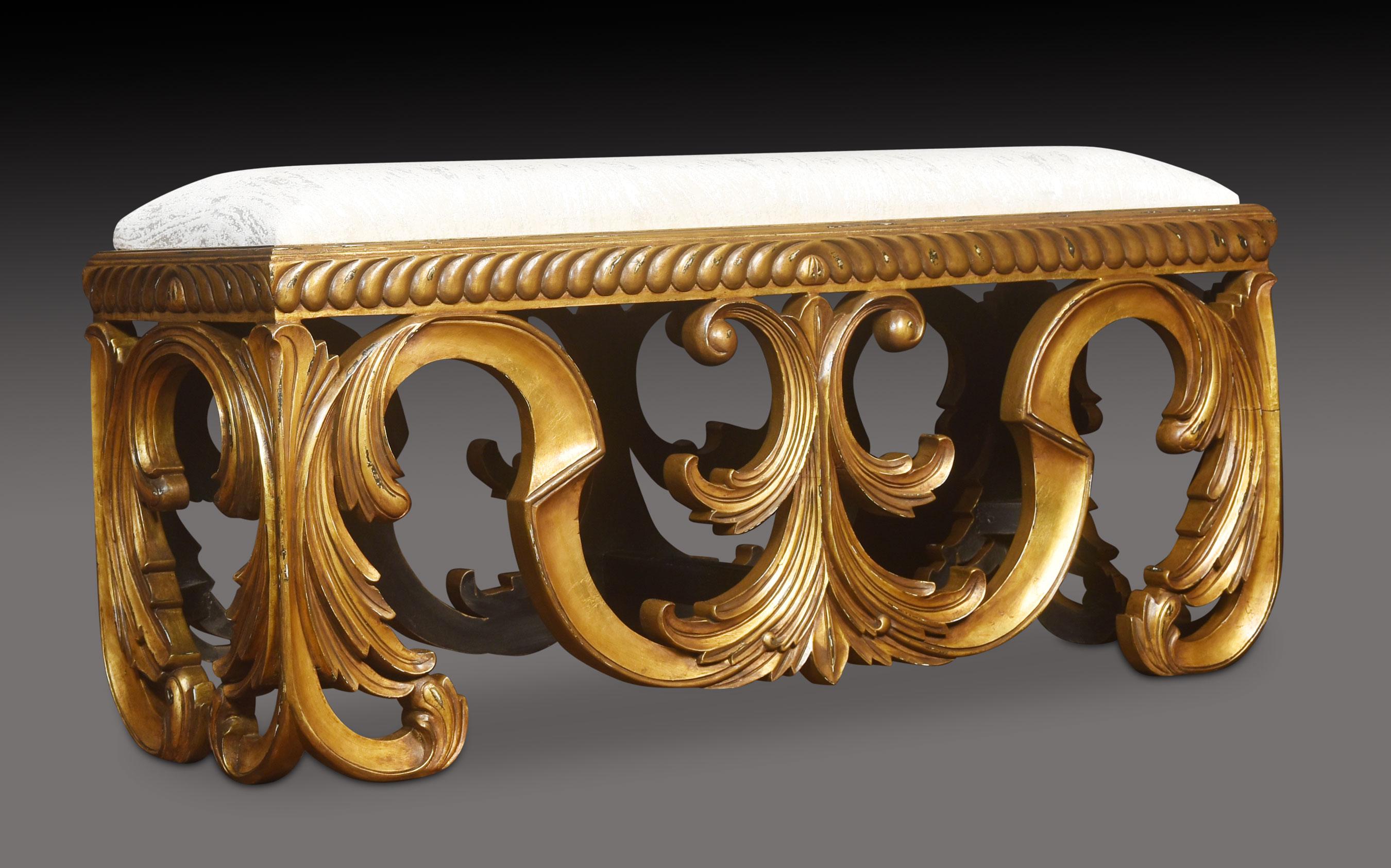 British Carved Giltwood Window Seat For Sale