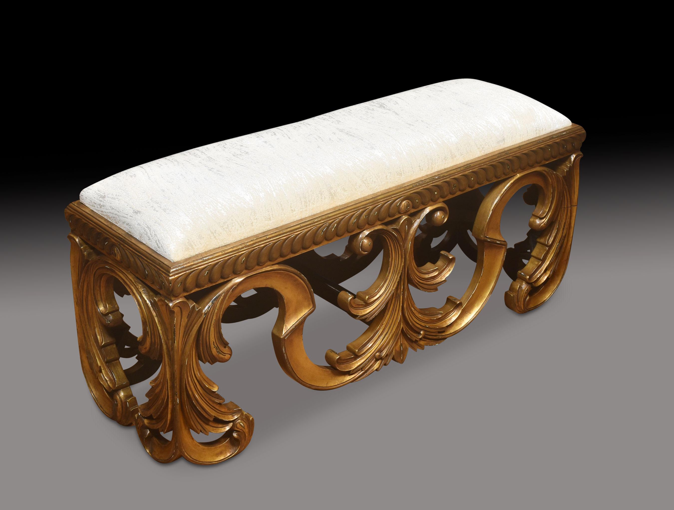 20th Century Carved Giltwood Window Seat For Sale