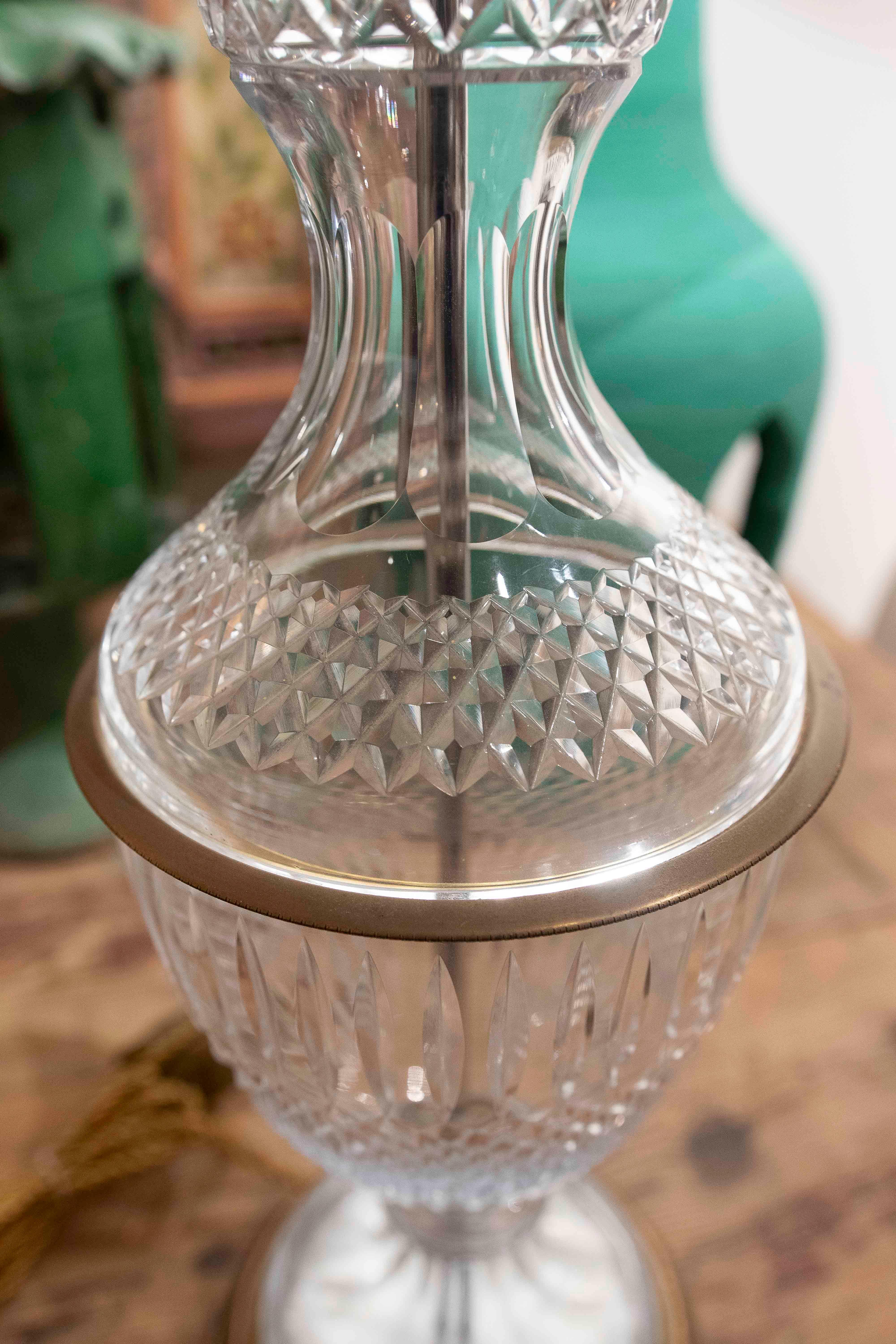 Geschnitzte Tischlampe aus Glas und Bronze im Angebot 6
