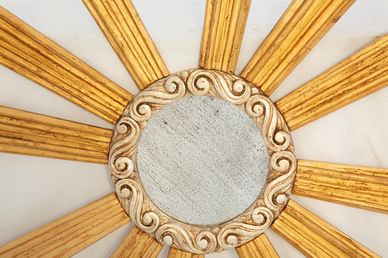 Espejo tallado dorado y plateado Sunburst siglo XX en venta