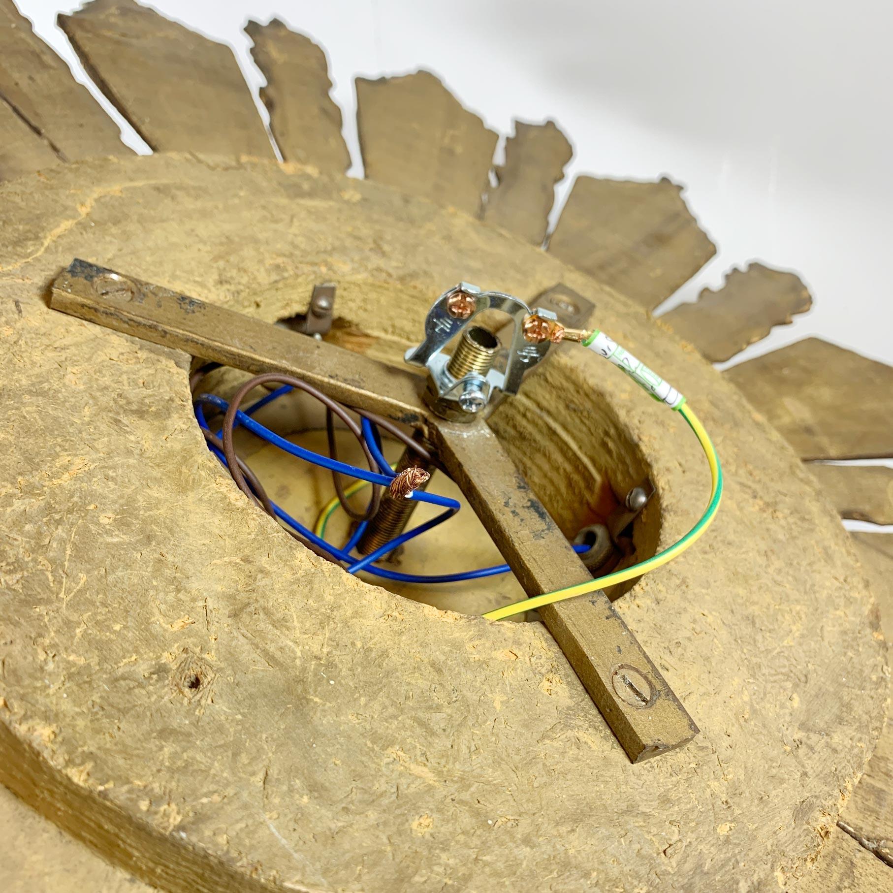 Luz de Sol de Iglesia de Madera Dorada Tallada, circa 1920 en venta 7